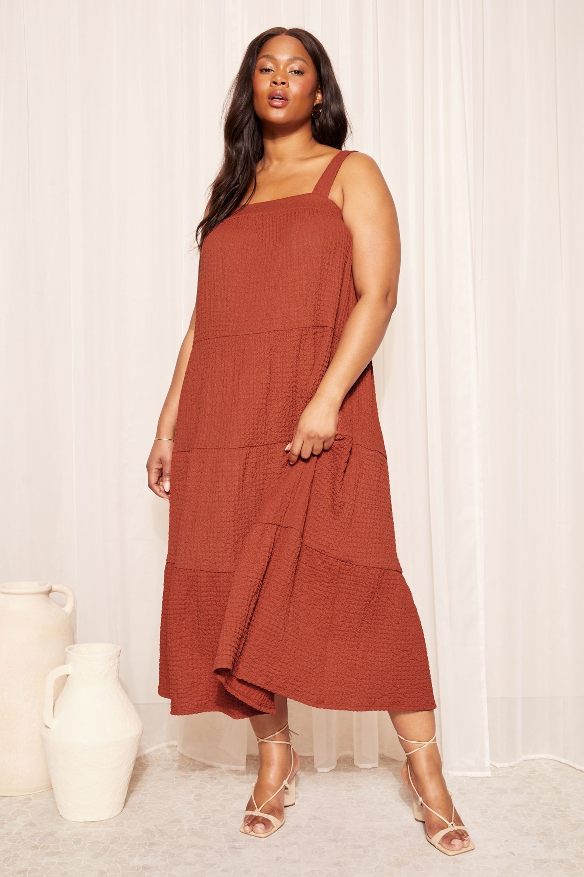 Curves Like These Red Textured Jersey Strappy Midi Dress - Image 3 of 4