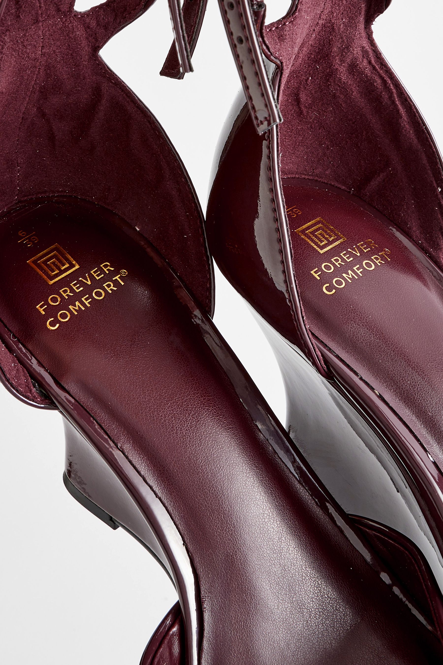 Next 2025 red wedges