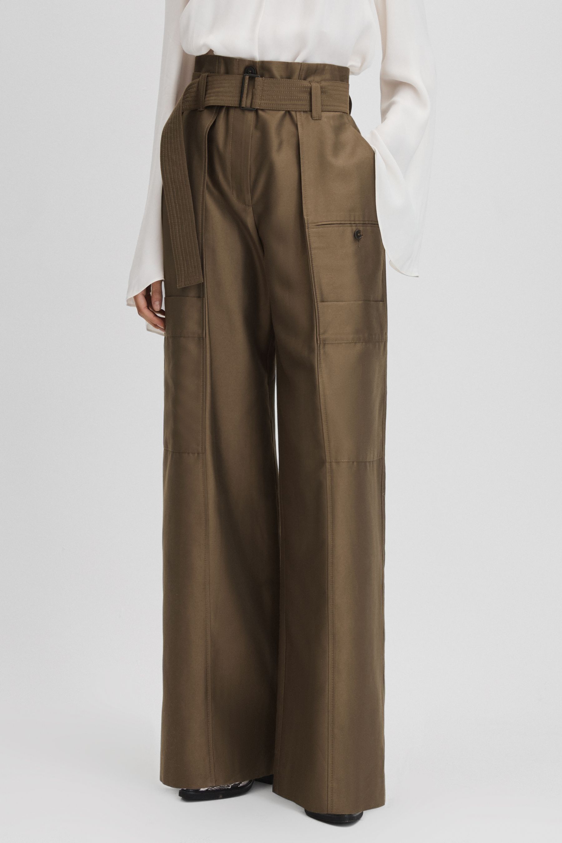 Khaki paperbag pants top