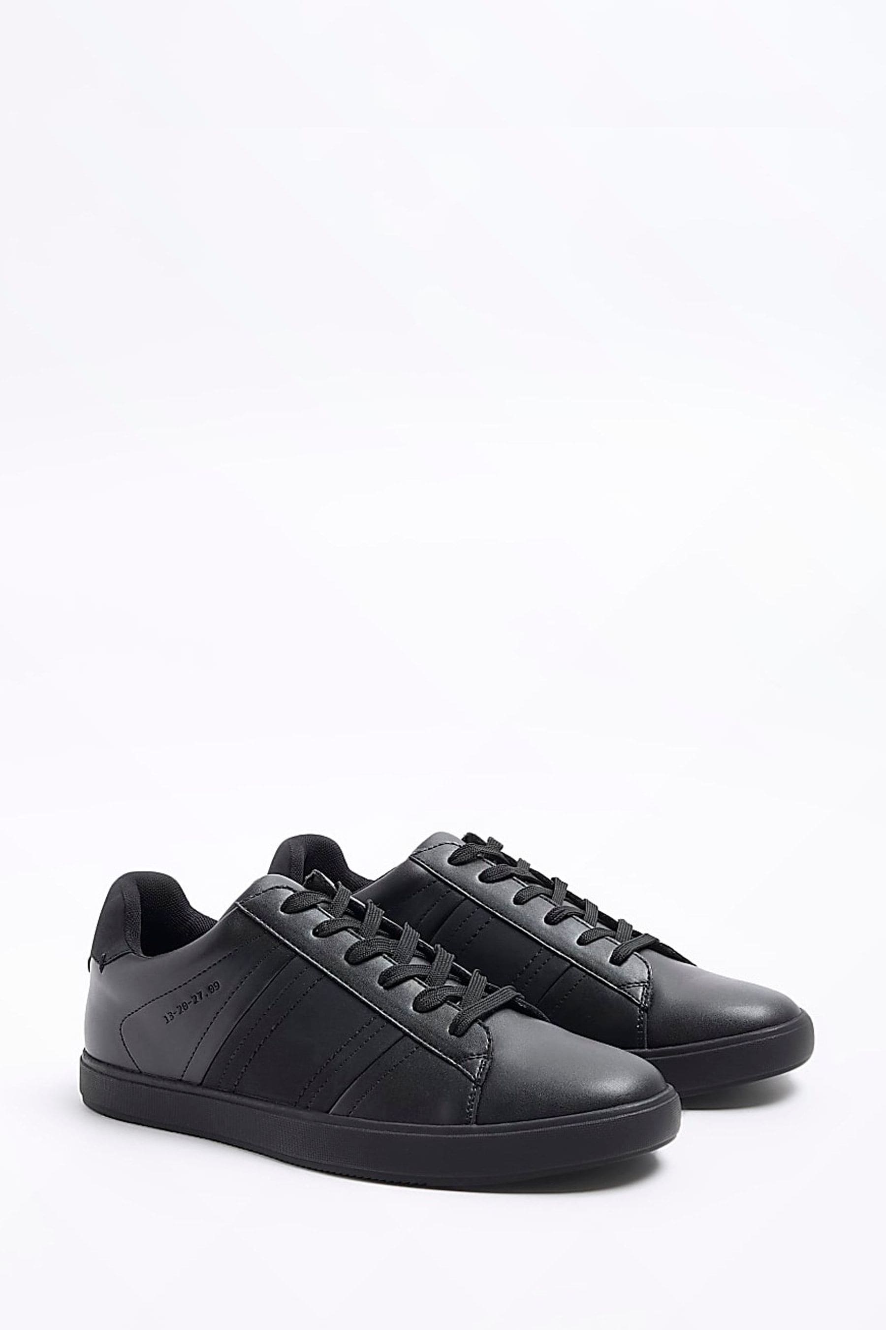 River island hotsell black trainers