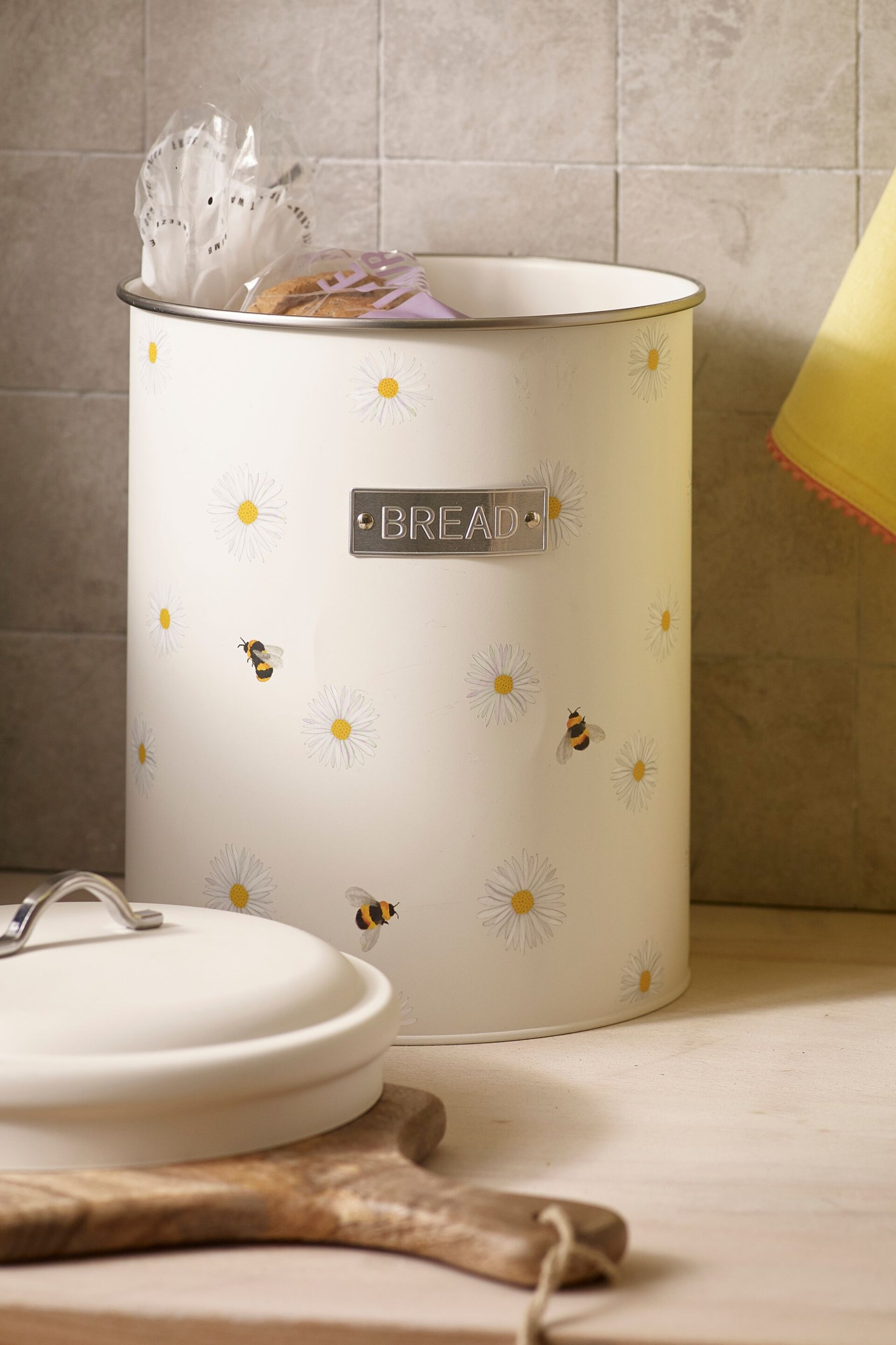 Natural Daisy and Bee Bread Bin - Image 2 of 3