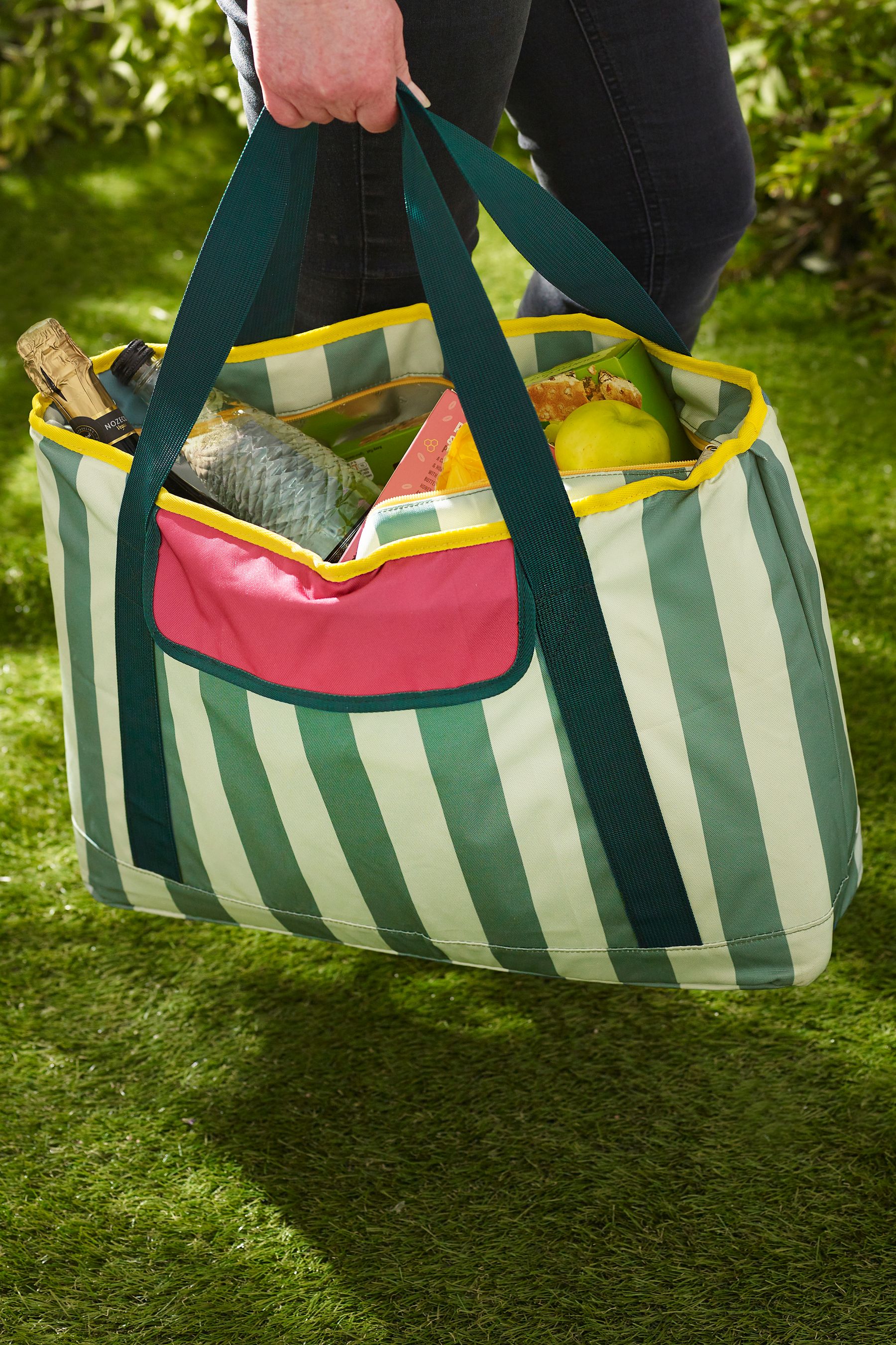 Tote bag with cooler compartment hotsell