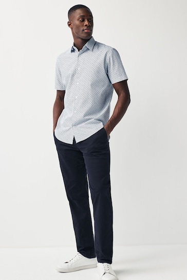 White/Blue Geometric Easy Iron Button Down Short Sleeve Oxford Shirt