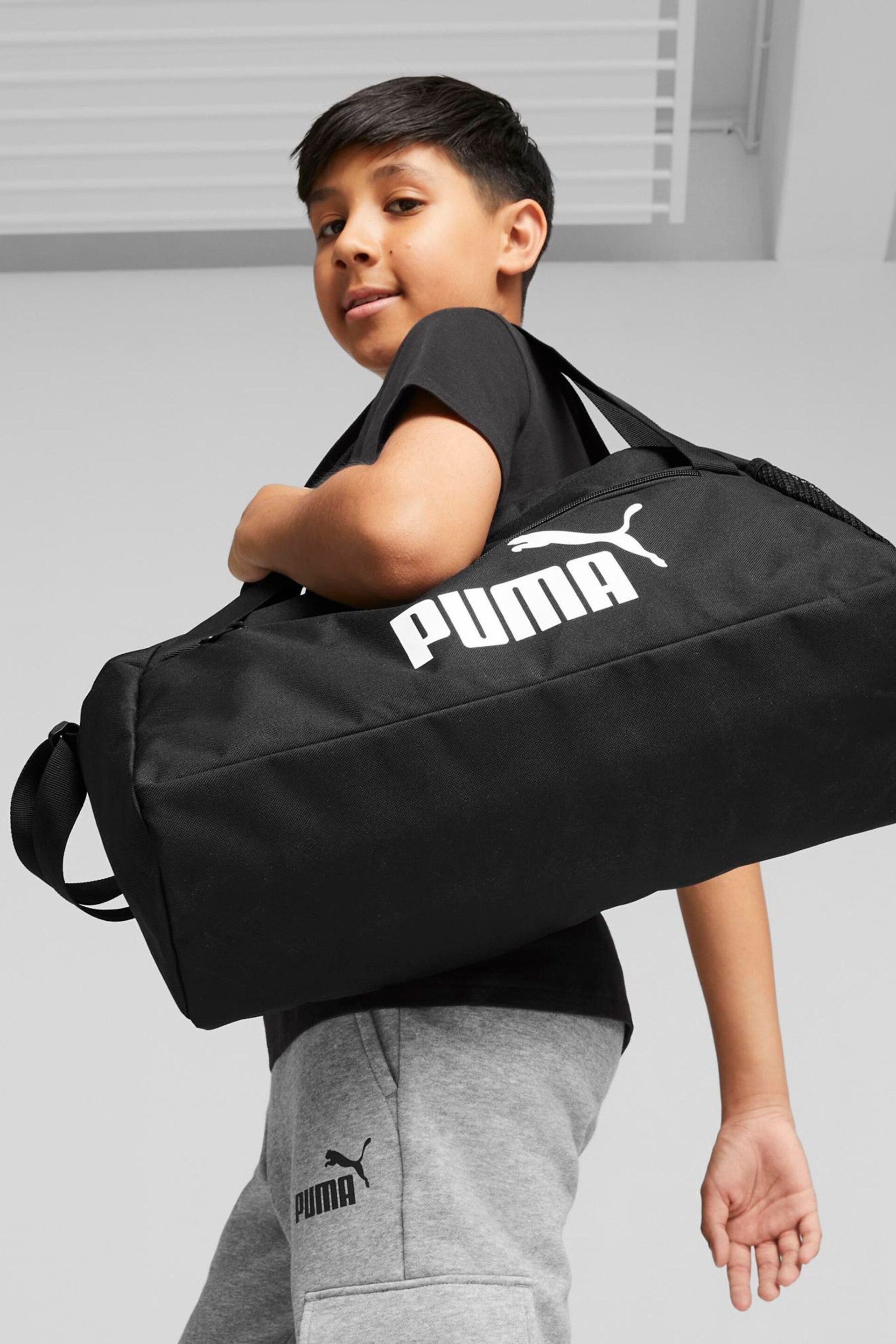 Puma Black Phase Sports Bag - Image 4 of 5