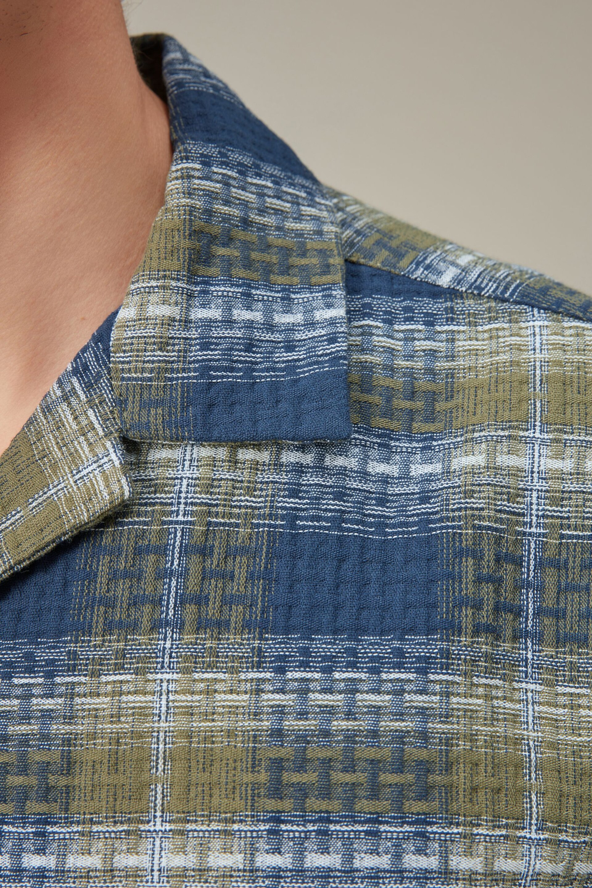 Navy/Green Textured Check Short Sleeve Shirt With Cuban Collar - Image 4 of 8