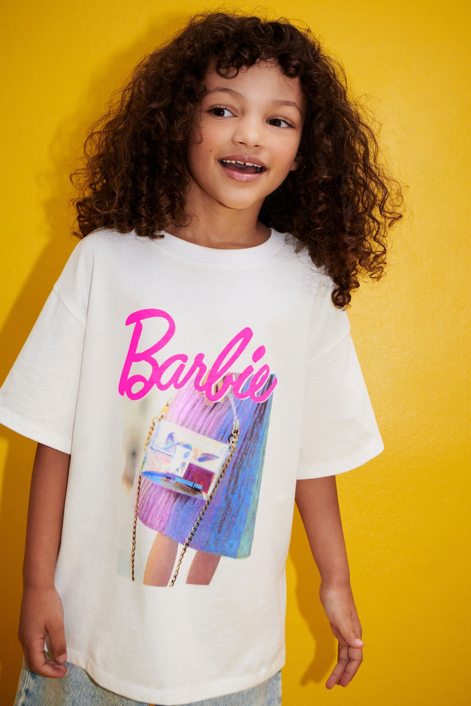 Kaufe Sie WeiB pink Oversize T Shirt mit Barbie Motiv 3 16 J. bei Next Deutschland