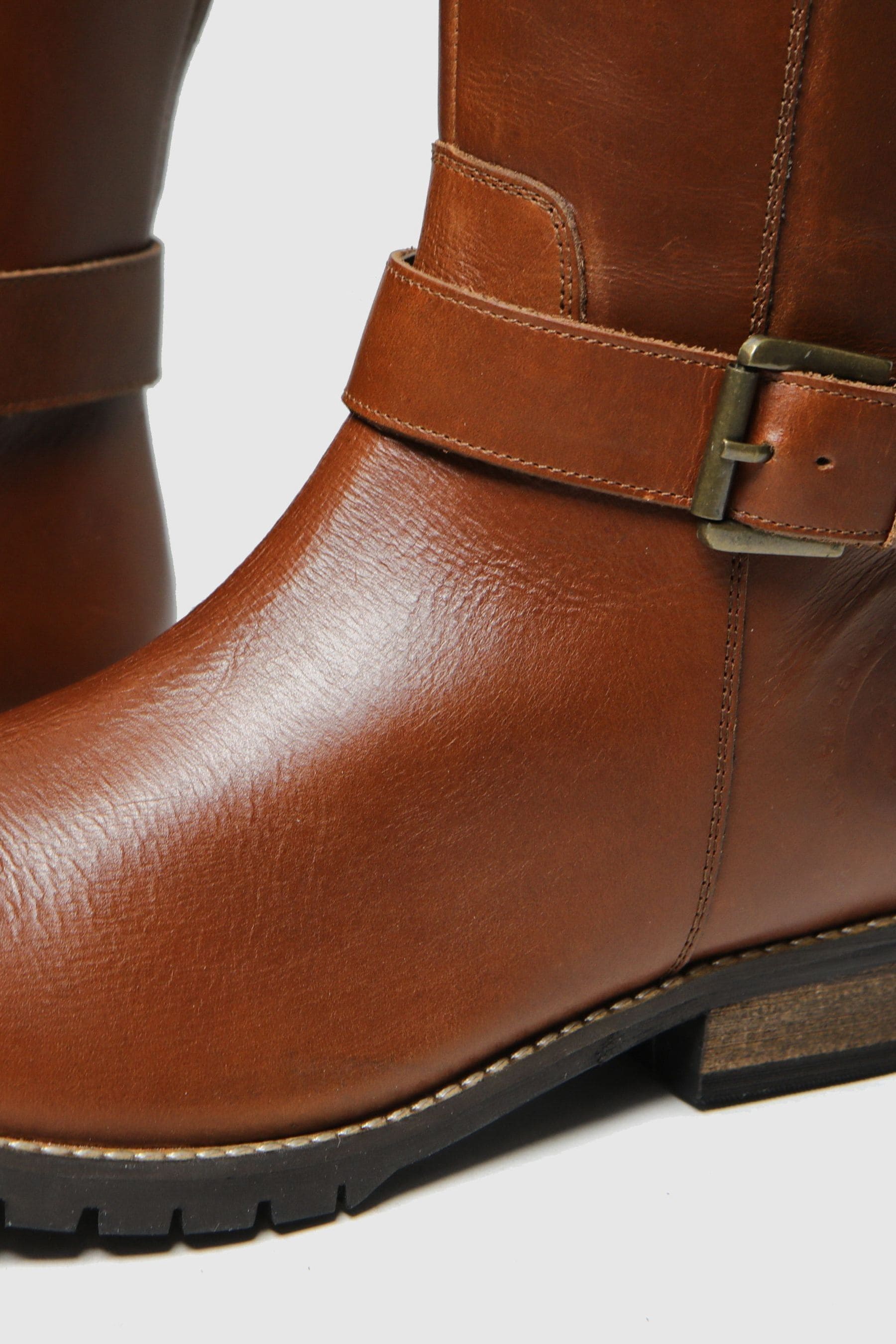 Red and dead boots deals