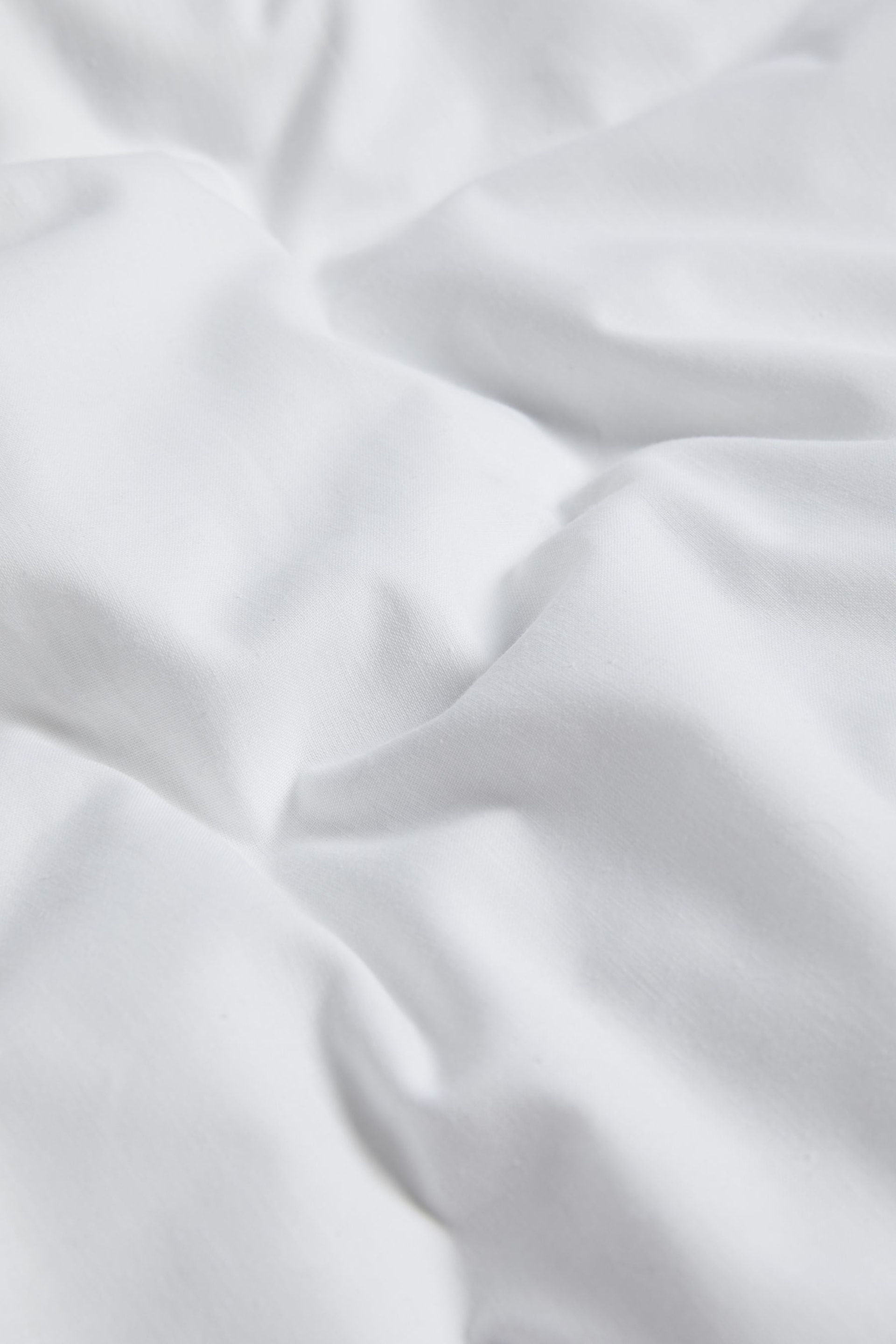 White Fringed Edge 100% Cotton Duvet Cover and Pillowcase Set - Image 5 of 5