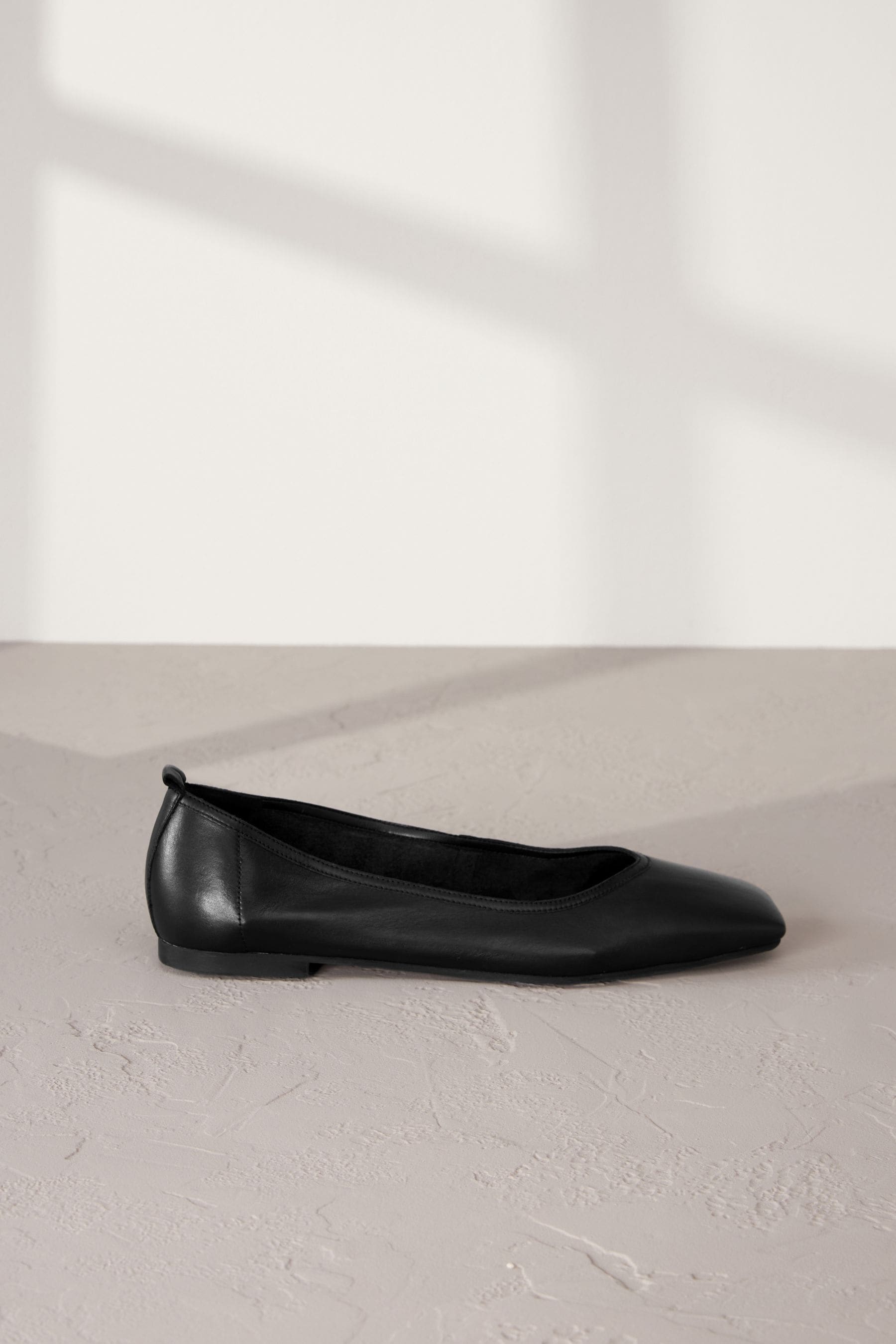 Black leather flats canada hotsell