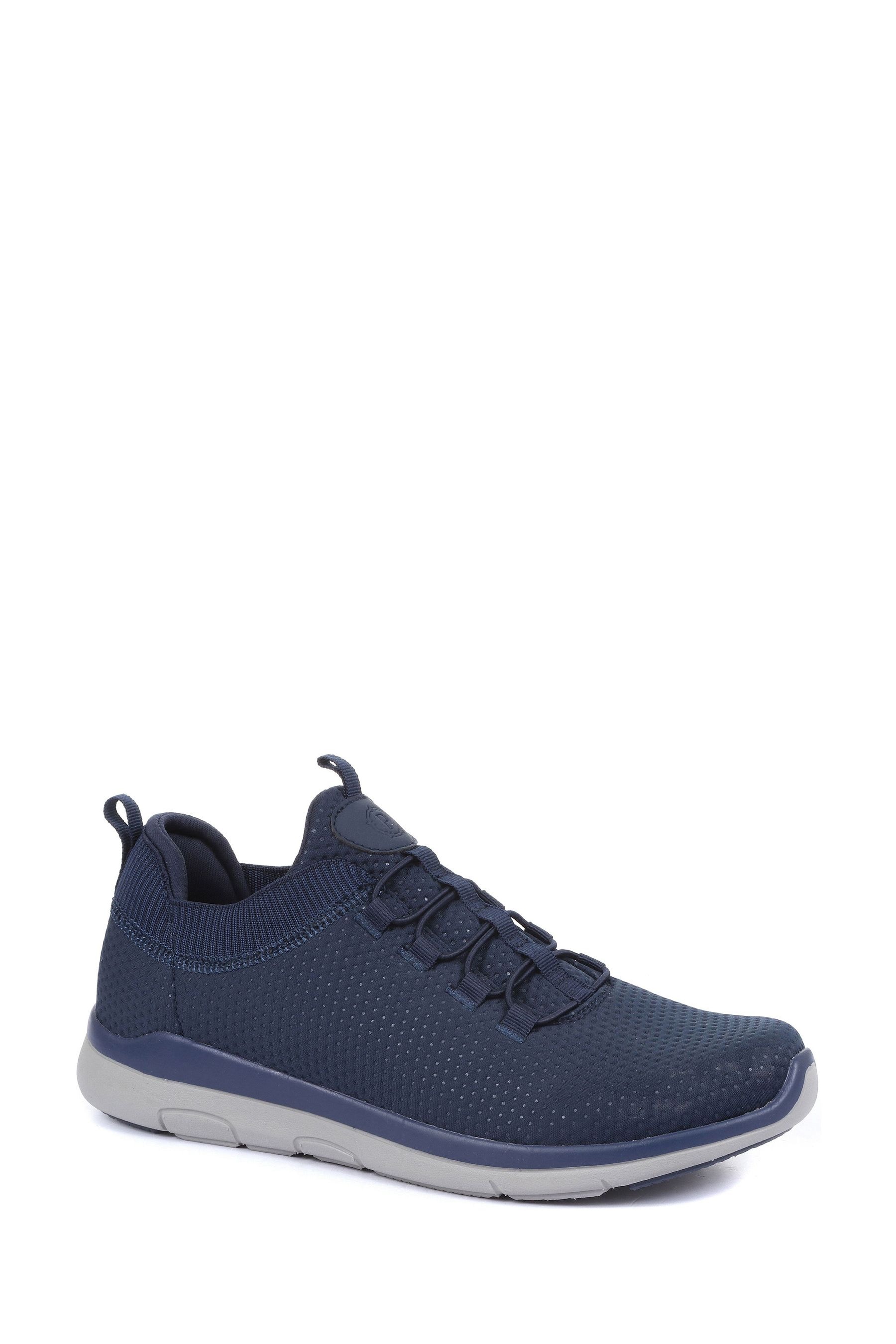 Clarks triken run review store