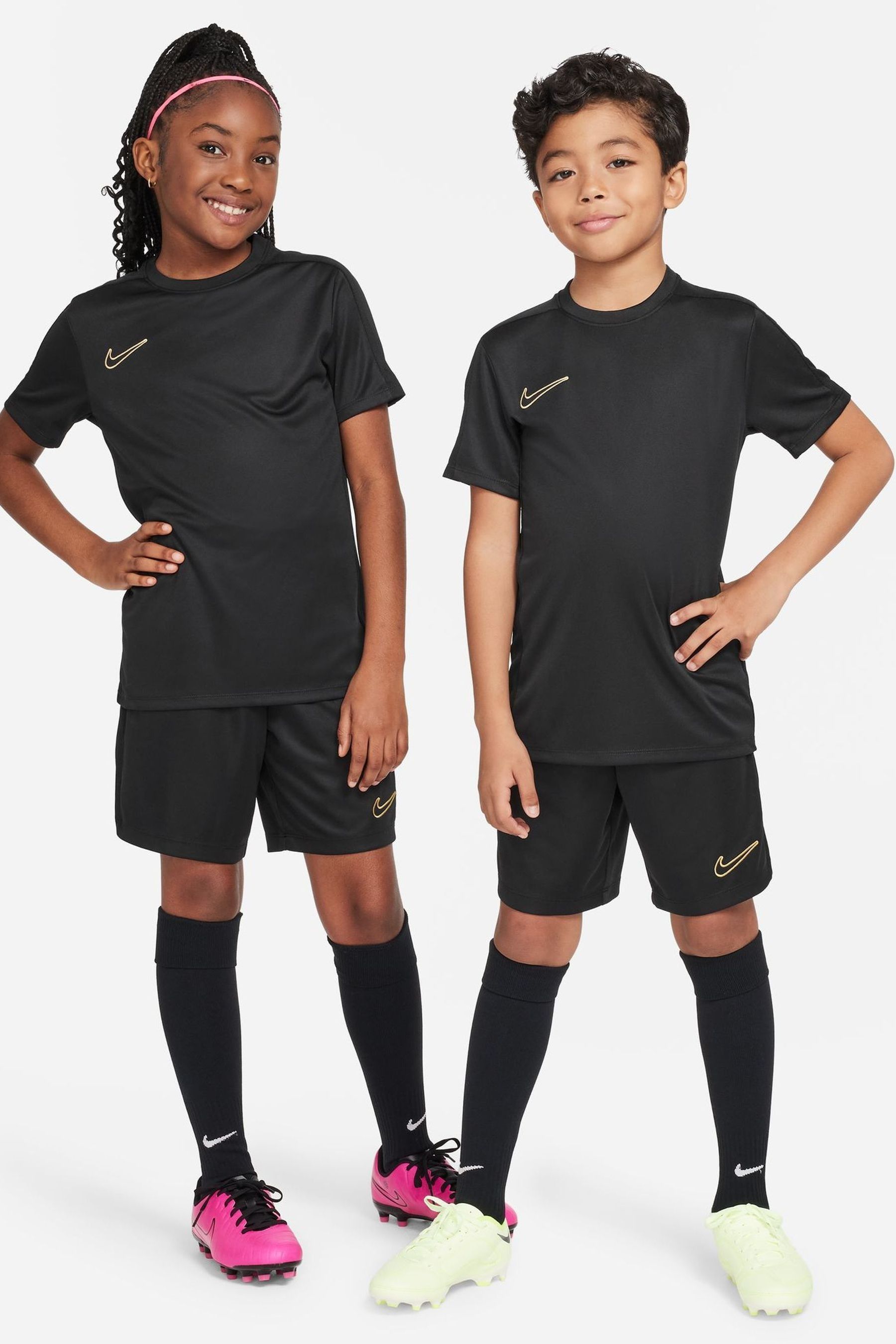 Boys black and gold nike shirt cheap