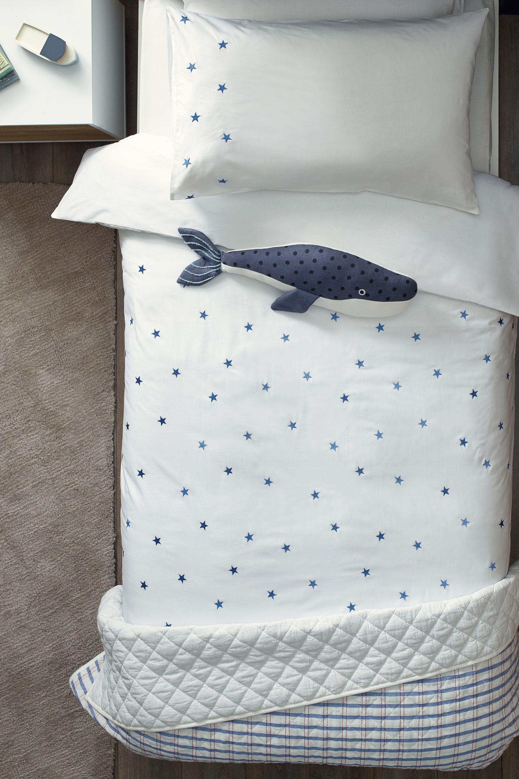 Embroidered bed throw hotsell