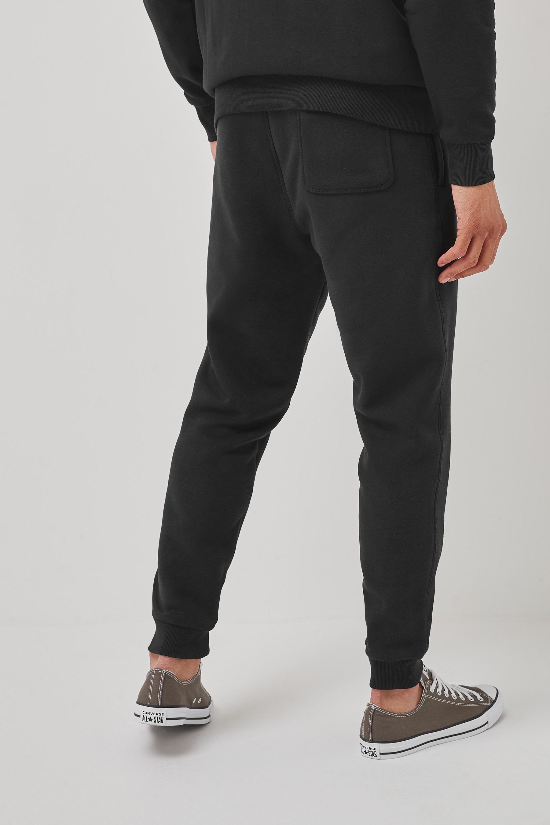 Converse with joggers 2025