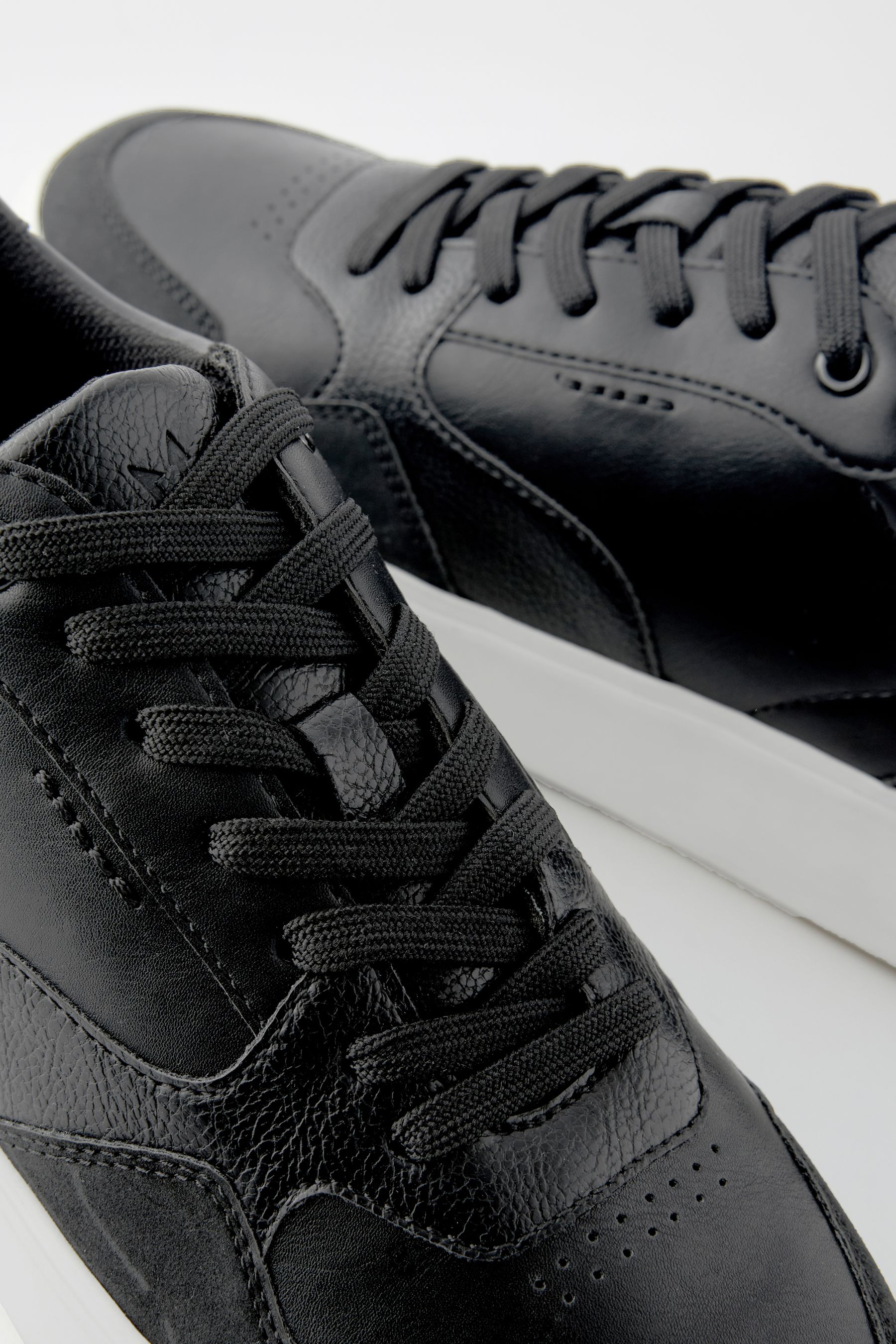 Black low trainers store