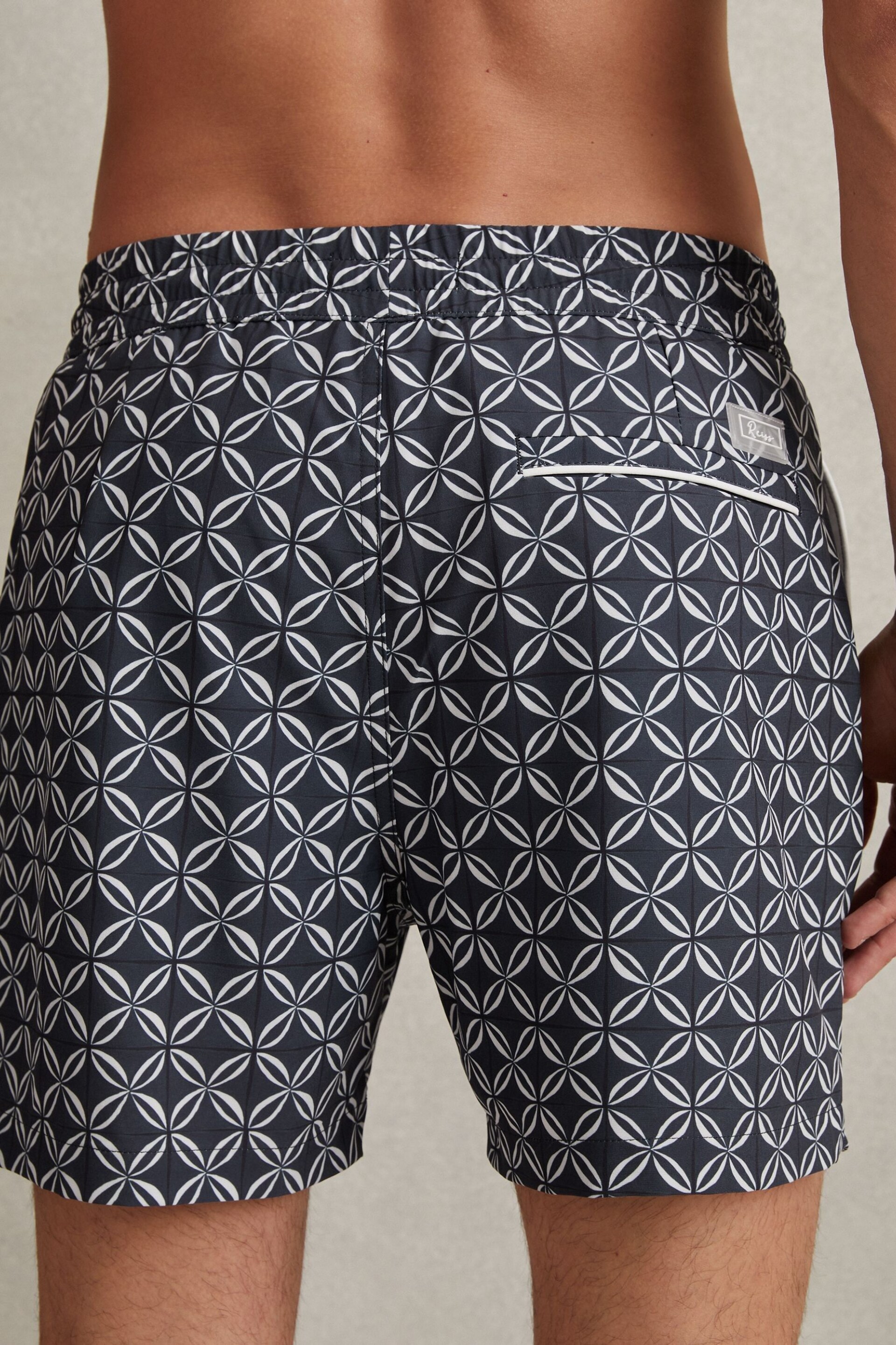 Reiss Navy/White Fraser Geometric Print Drawstring Swim Shorts - Image 5 of 6