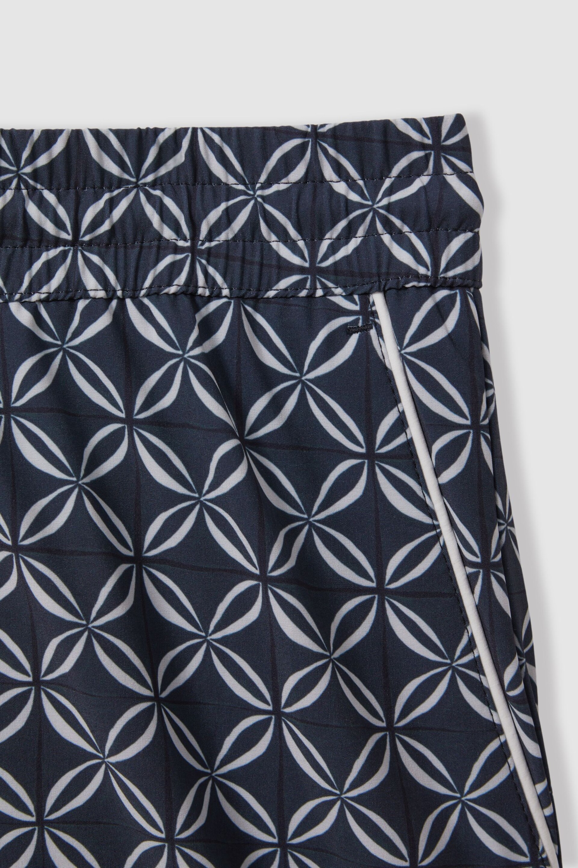 Reiss Navy/White Fraser Geometric Print Drawstring Swim Shorts - Image 6 of 6