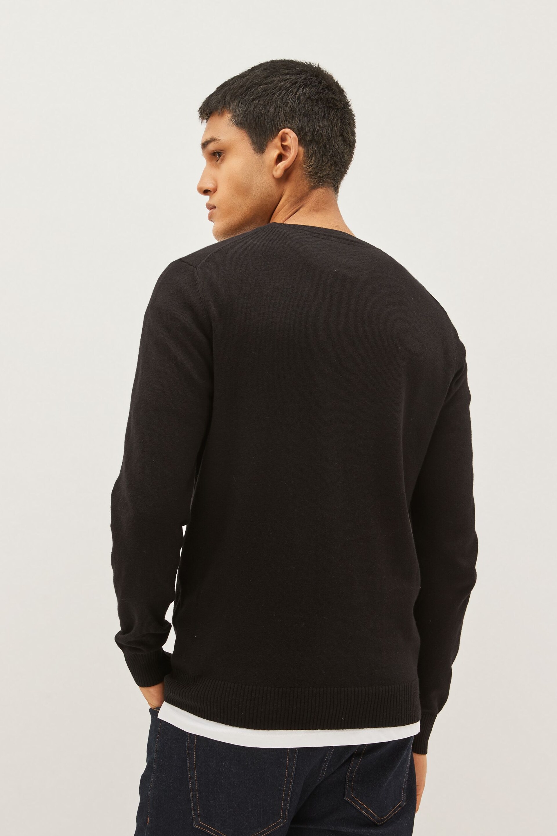 Lyle & Scott Crew-Neck Cotton Merino Jumper - Image 2 of 6