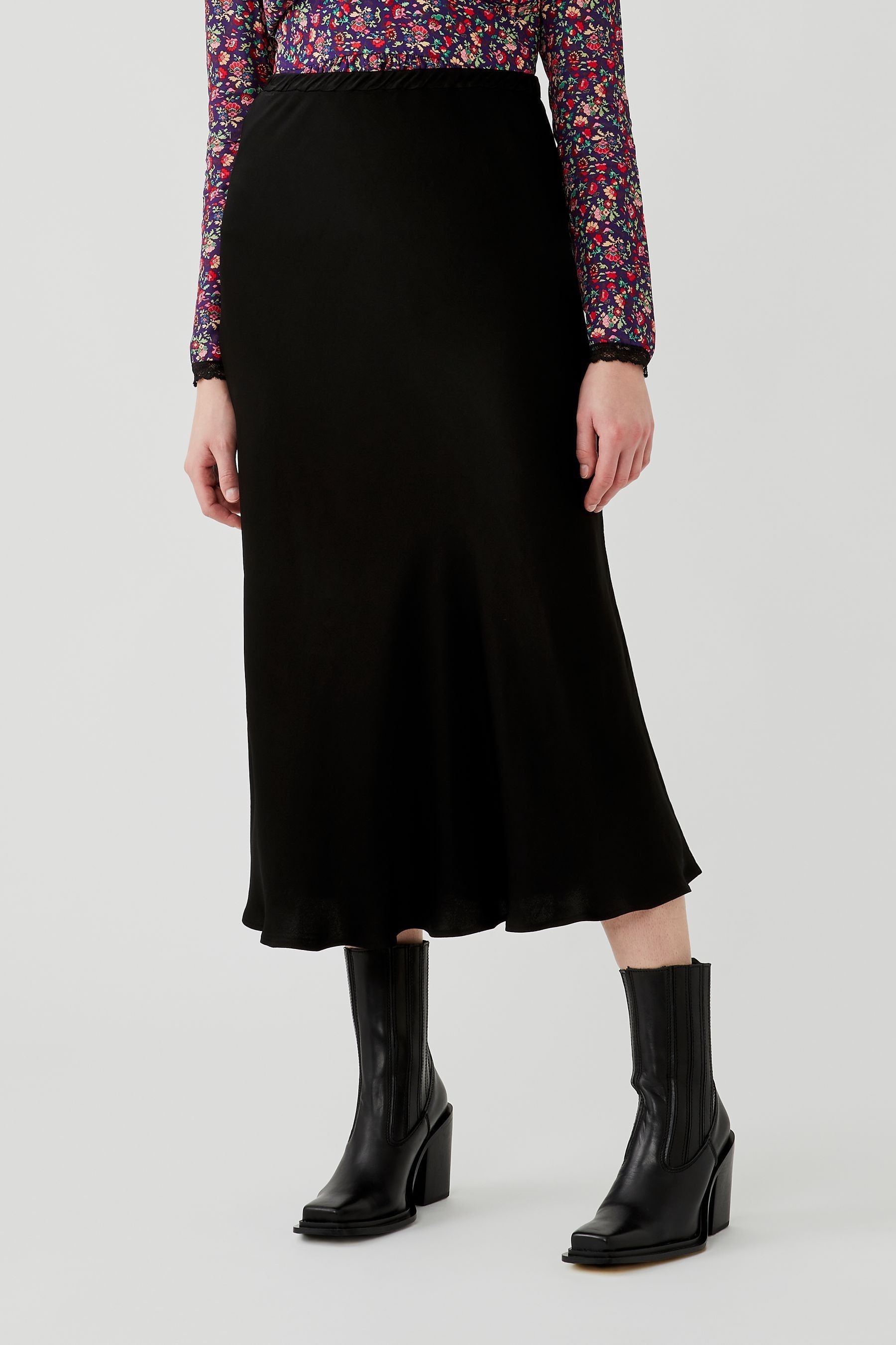 Ghost bias cut skirt clearance