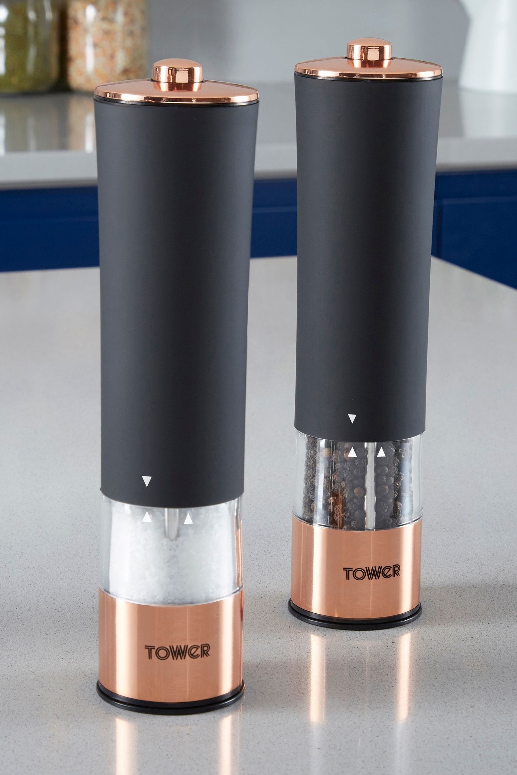 Black electric salt shop and pepper mills