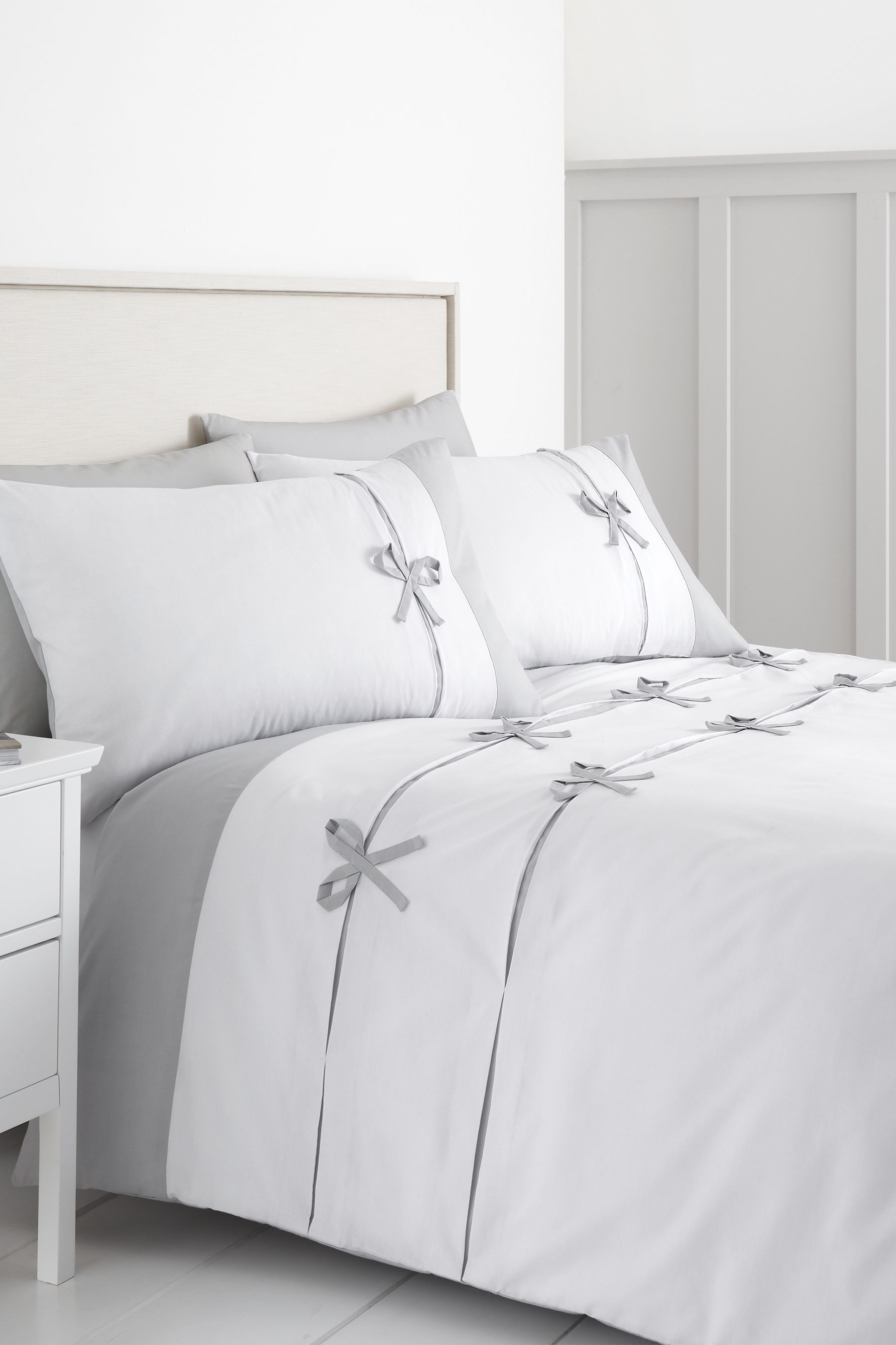 Milo nest bed store