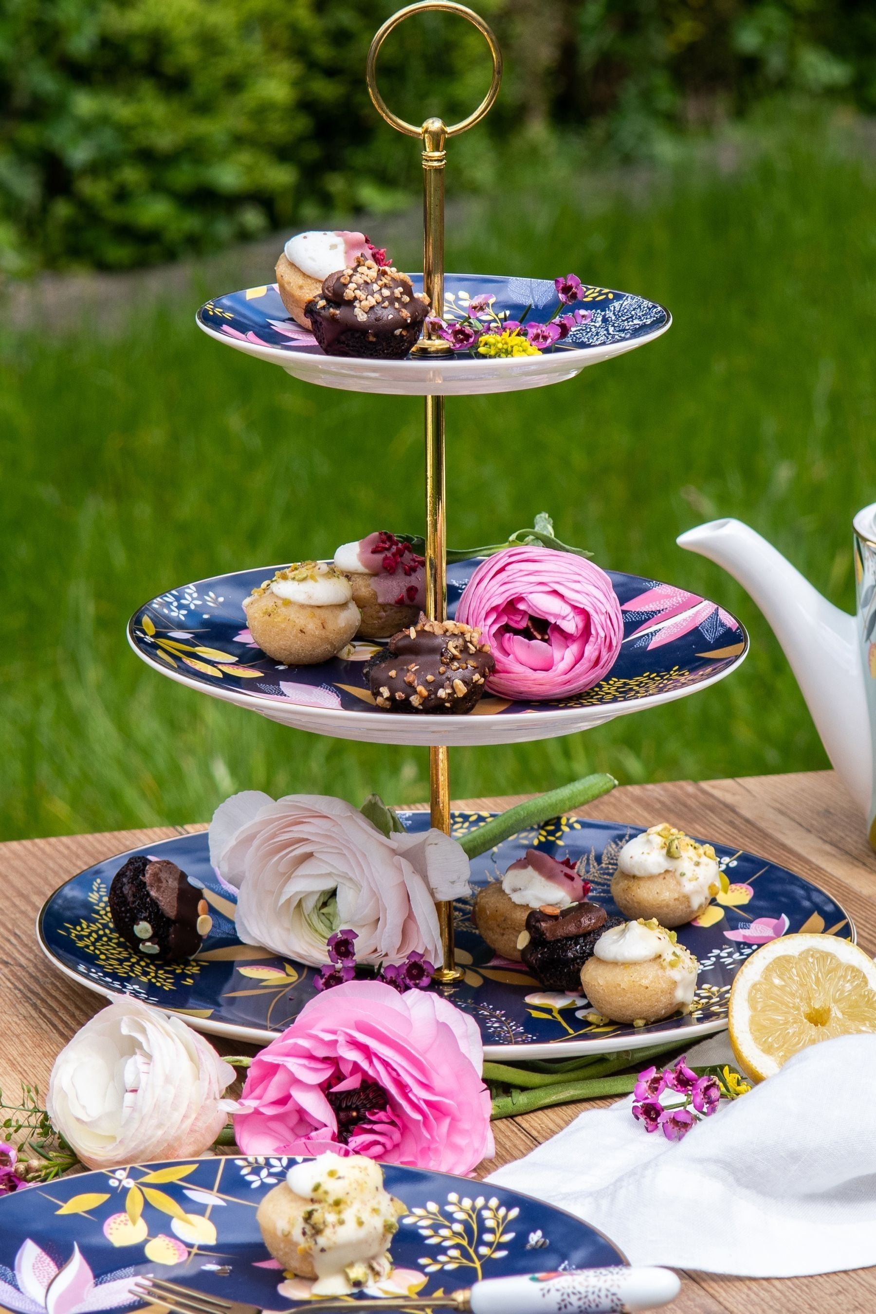 Sara miller top cake stand