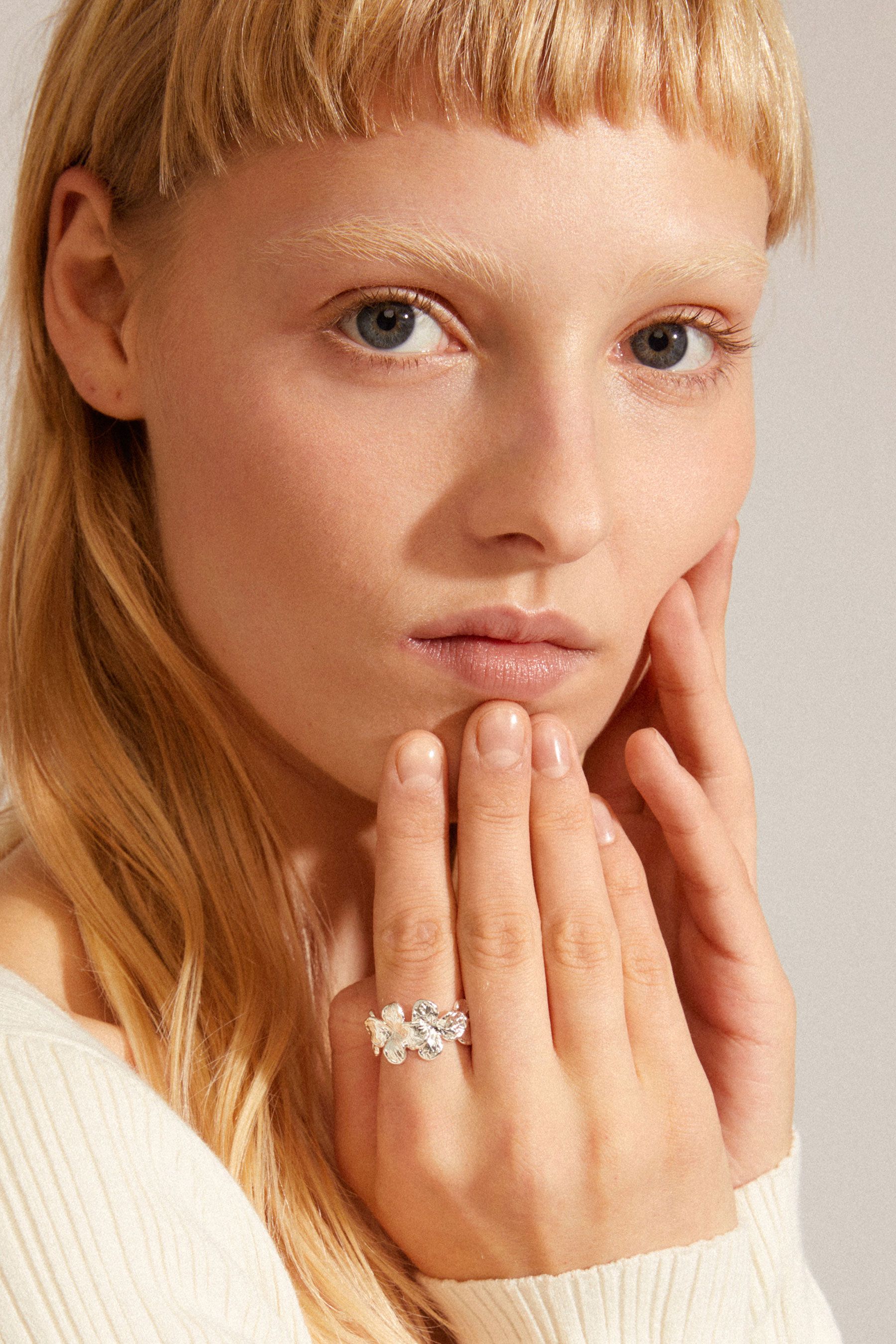 Cartier flower ring top