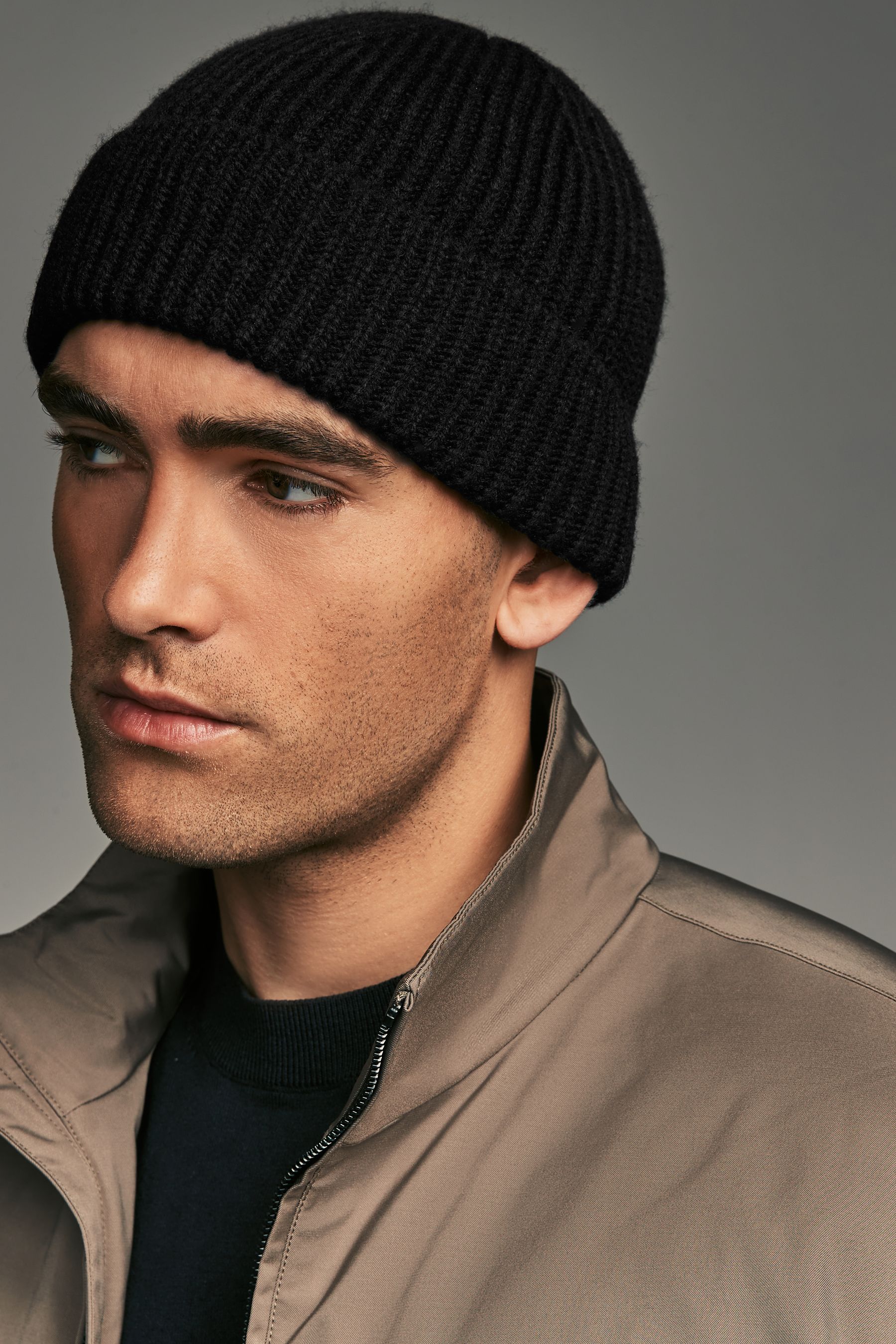 Black knit beanie hat discount
