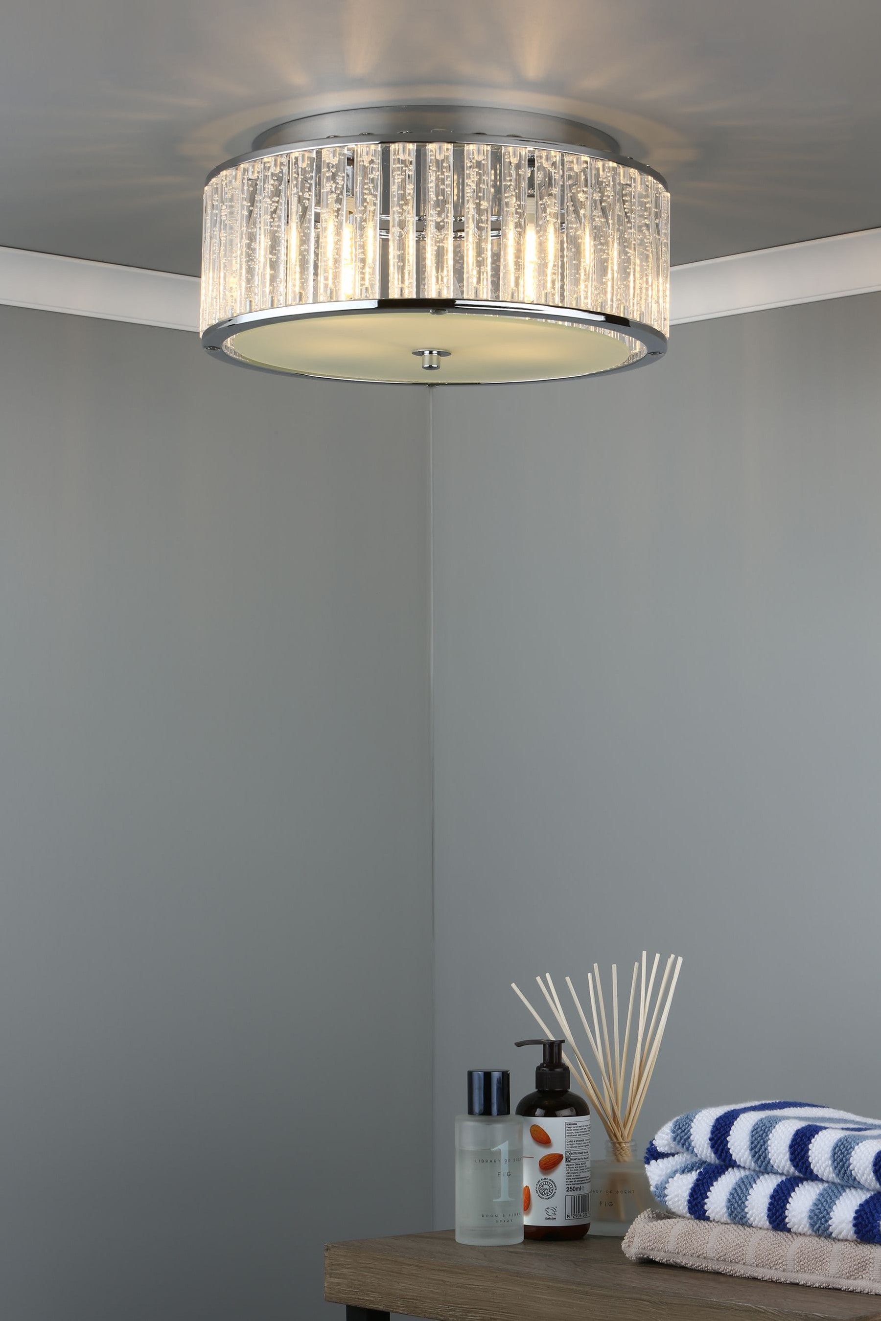 Dar shop bathroom light