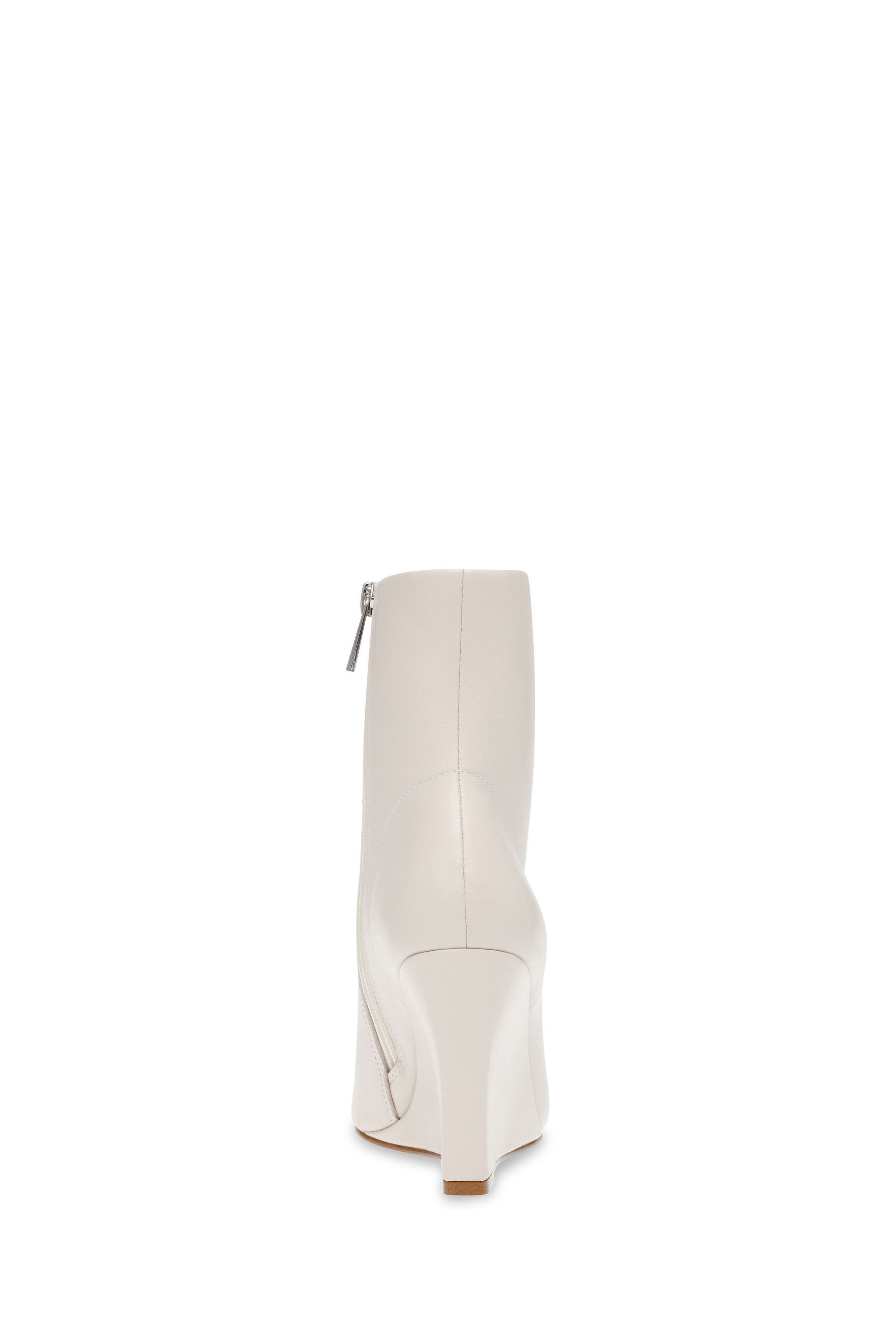 Steve madden hotsell neutral bootie