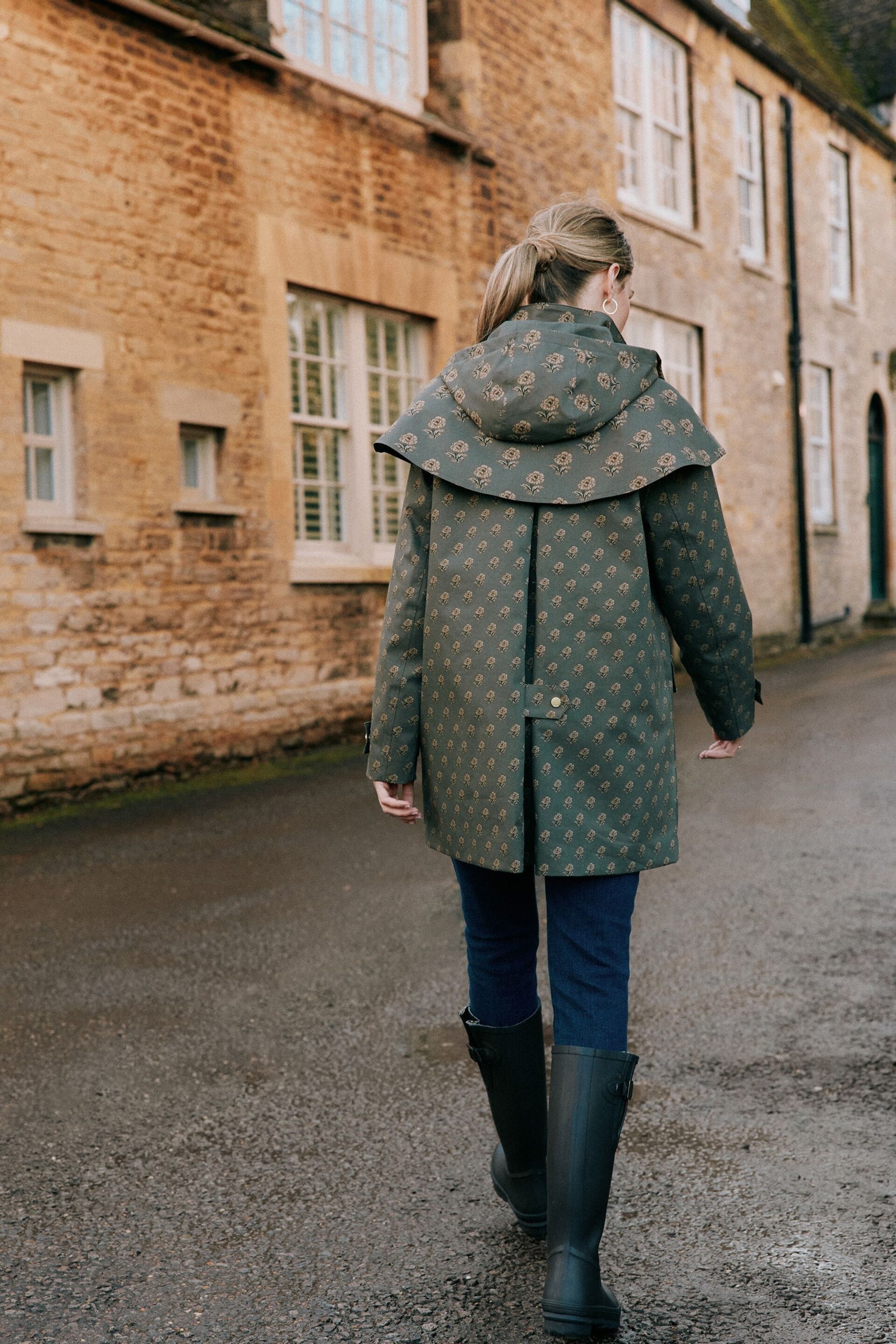 Joules Edinburgh Green Premium Waterproof Hooded Raincoat - Image 10 of 12