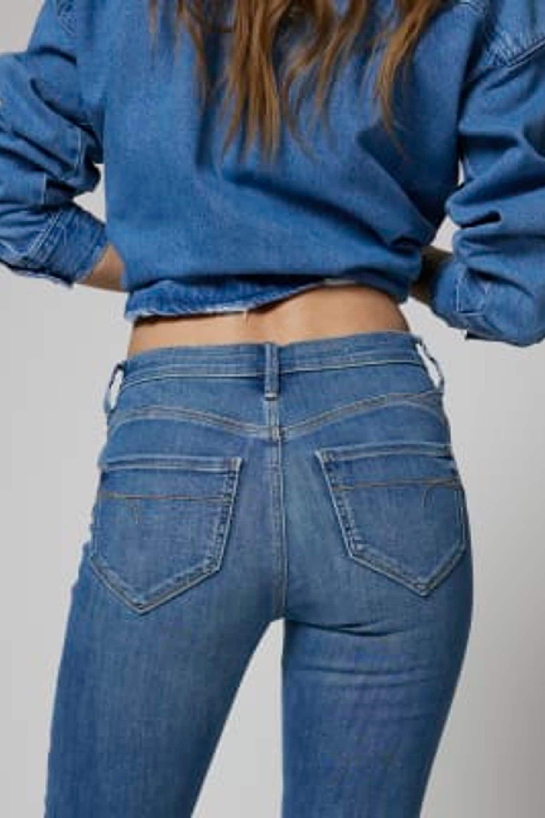 Bum sculpting discount jeans