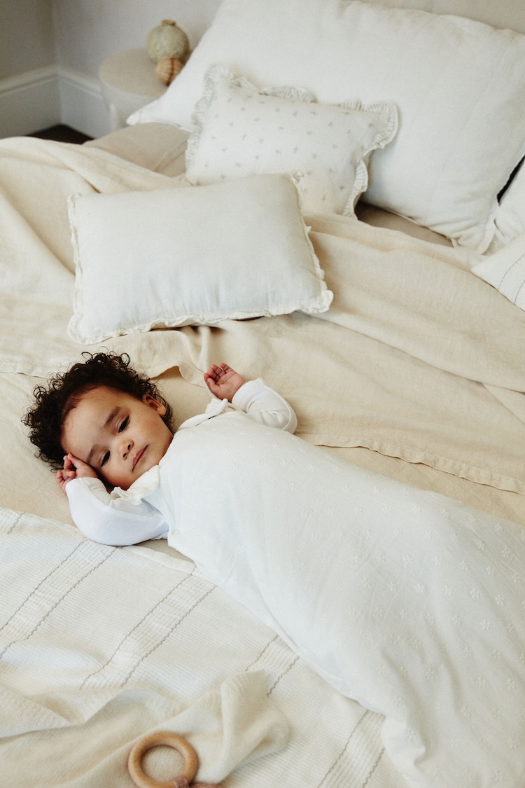 White Broderie Baby 2.5 Tog 100% Cotton Sleep Bag - Image 2 of 13