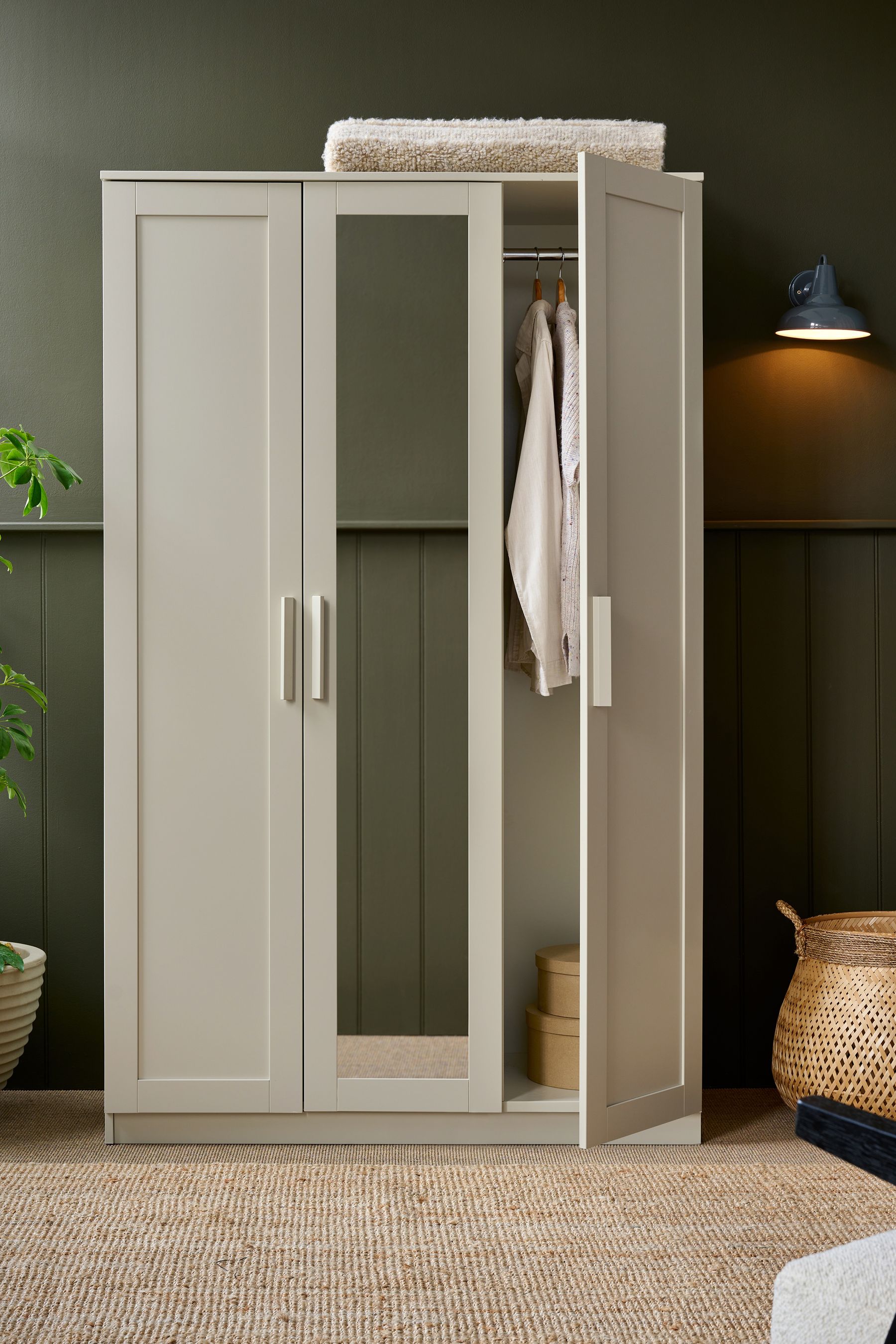 Flynn store sliding wardrobe