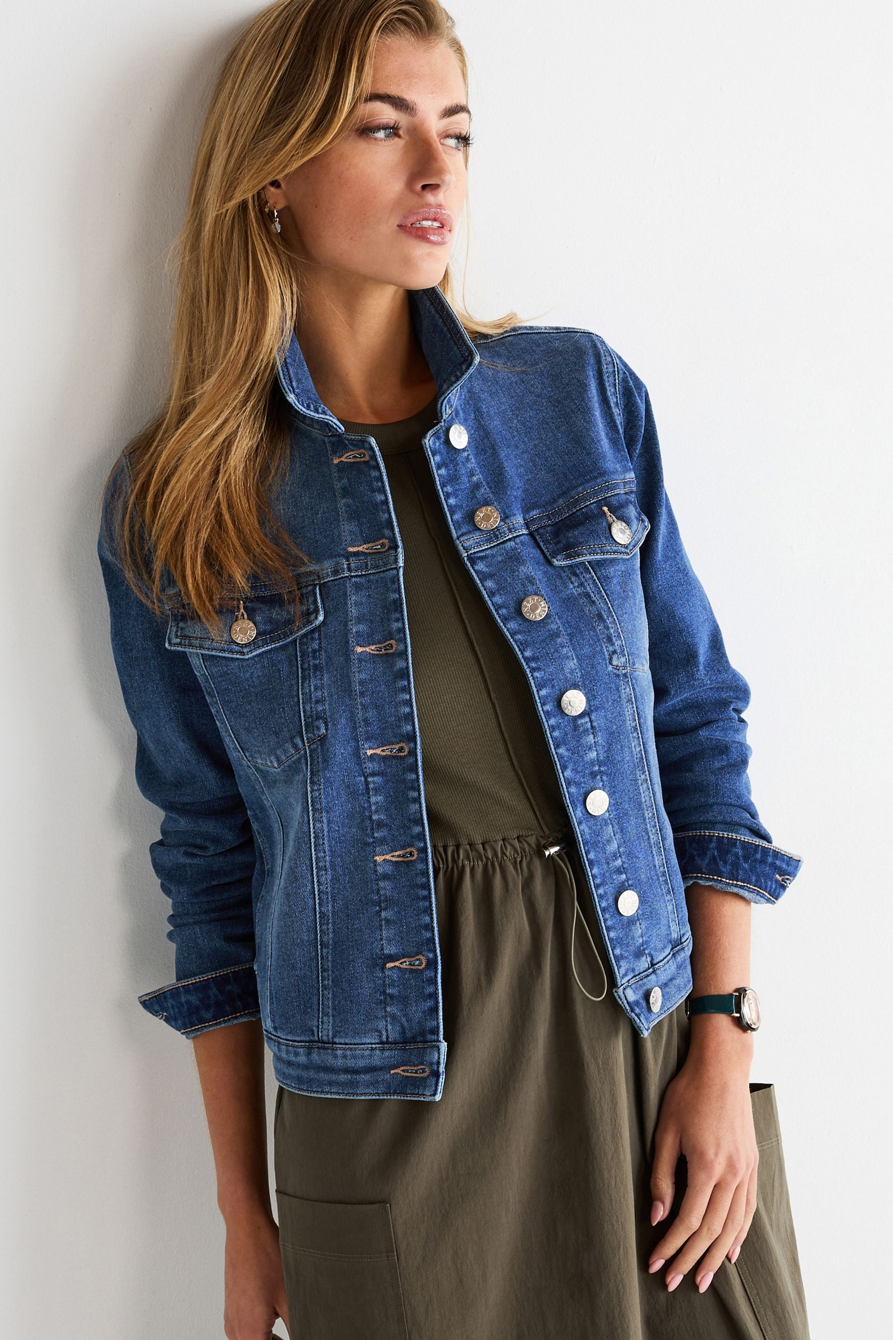 Blue wash denim jacket deals