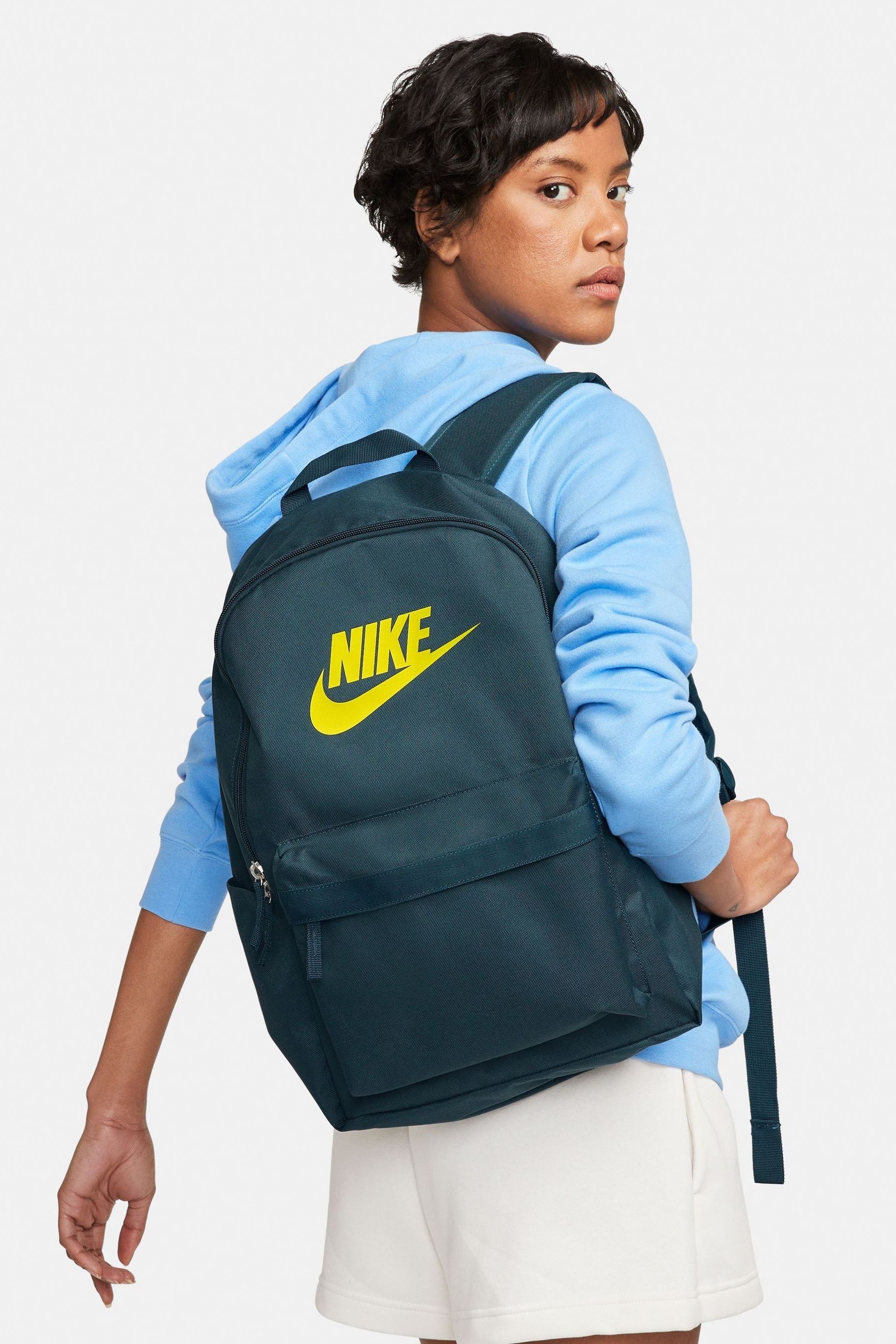 Nike backpack 25l shop