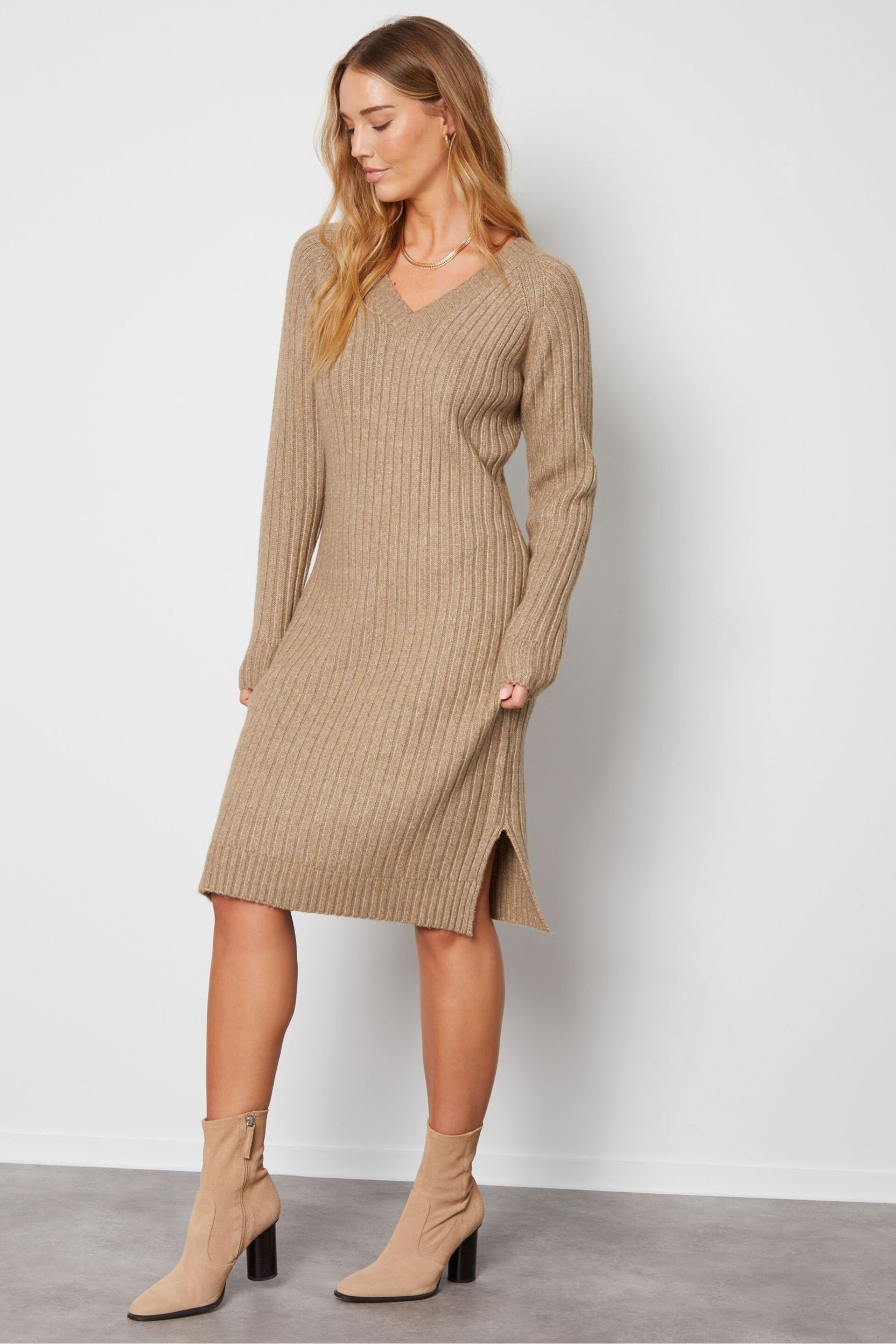 Threadbare Brown Petite V-Neck Knitted Midi Dress - Image 1 of 4
