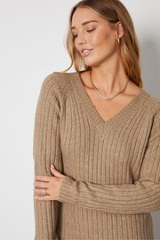 Threadbare Brown Petite V-Neck Knitted Midi Dress - Image 4 of 4