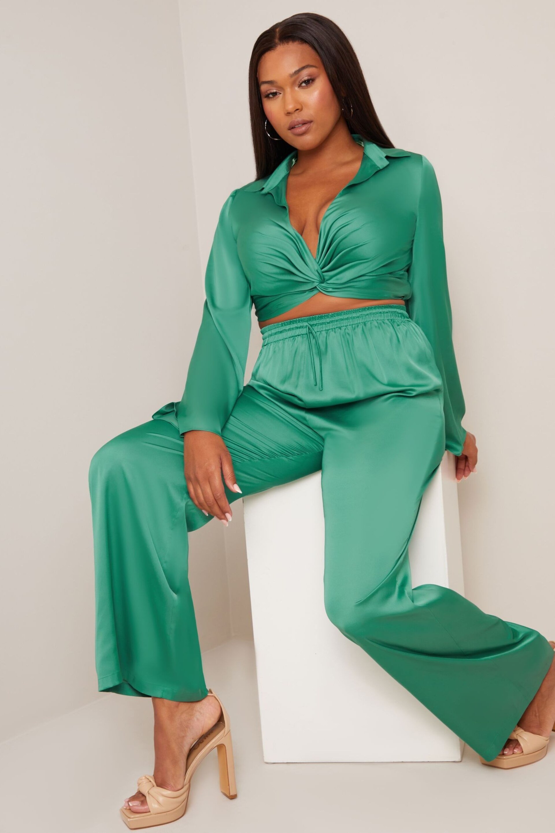 Chi Chi London Green Satin Wide Leg Elasticated Waist Trousers - Image 8 of 10