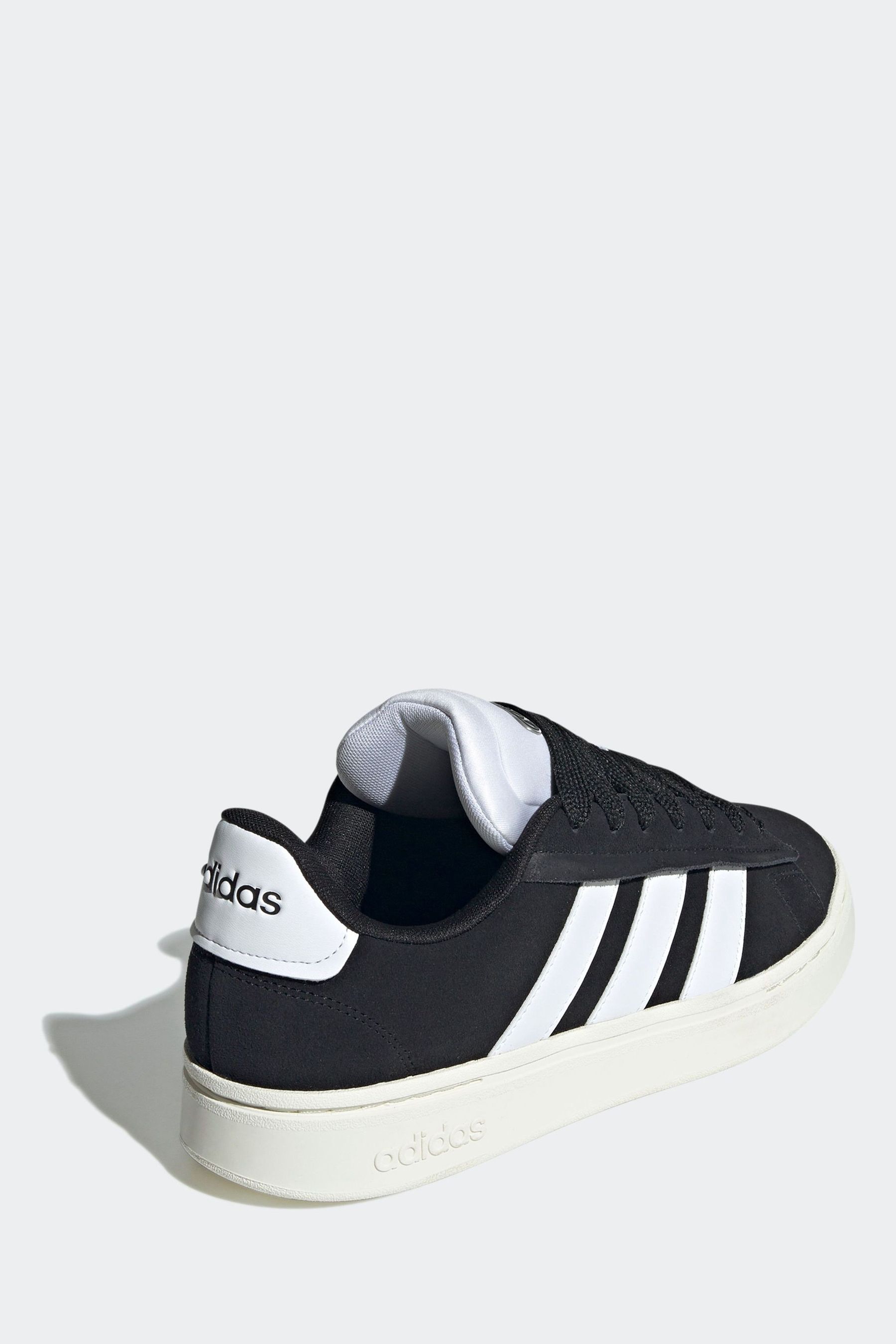 Schwarz WeiB Adidas Trainer von Grand Court Alpha 00