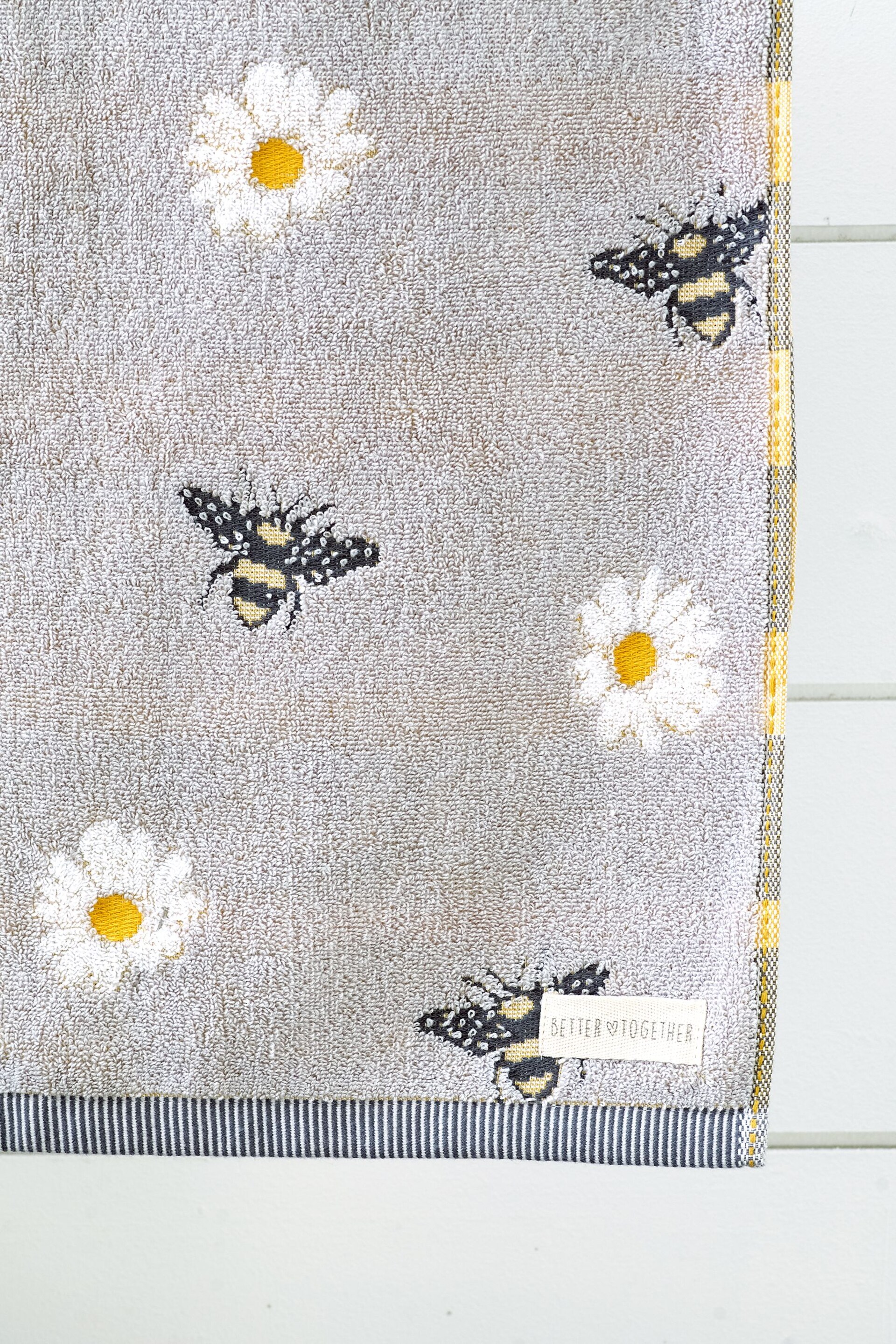 Grey Bee And Daisy 100% Cotton Towel - Image 3 of 5