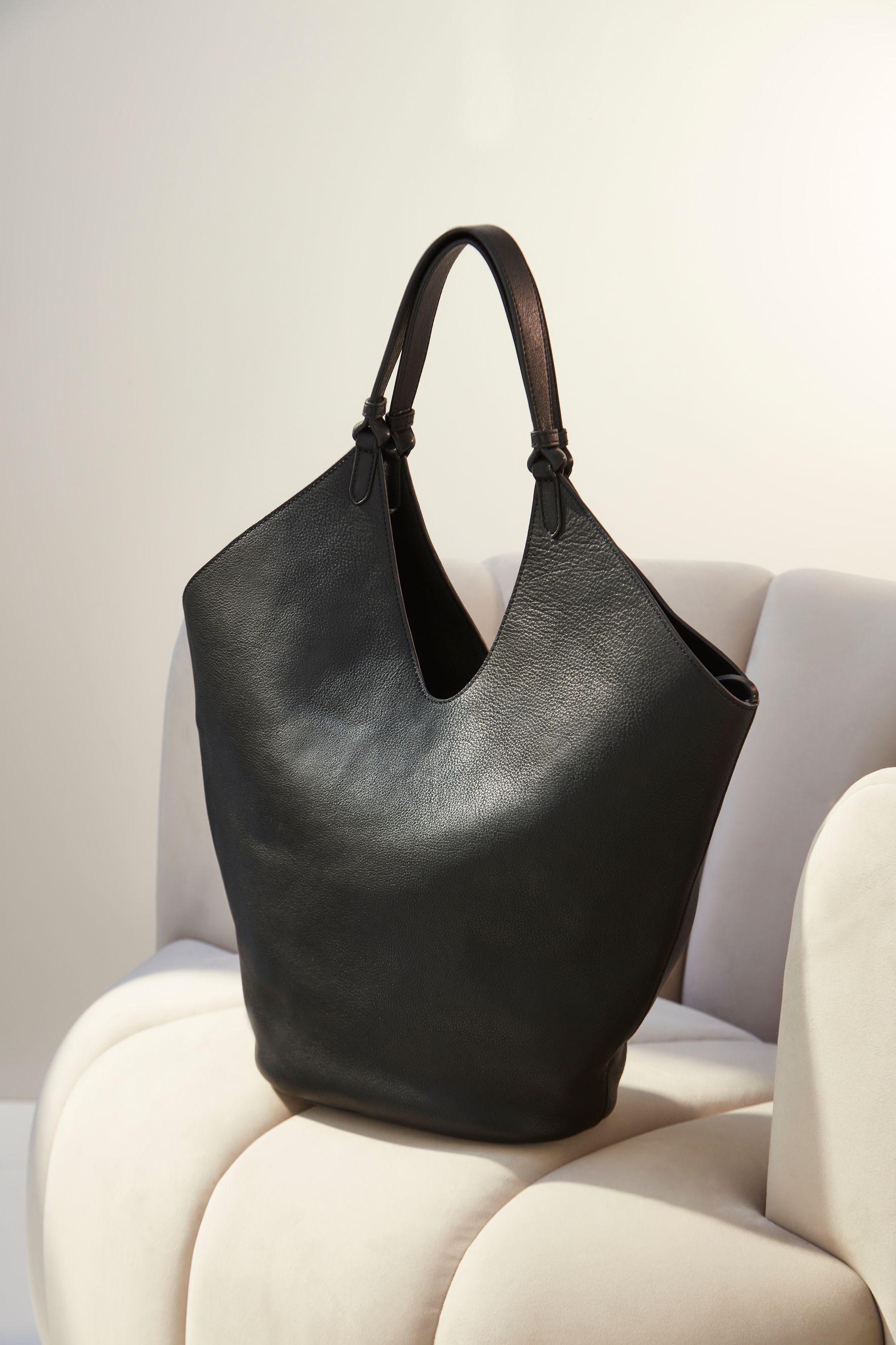 Shopper leather shop