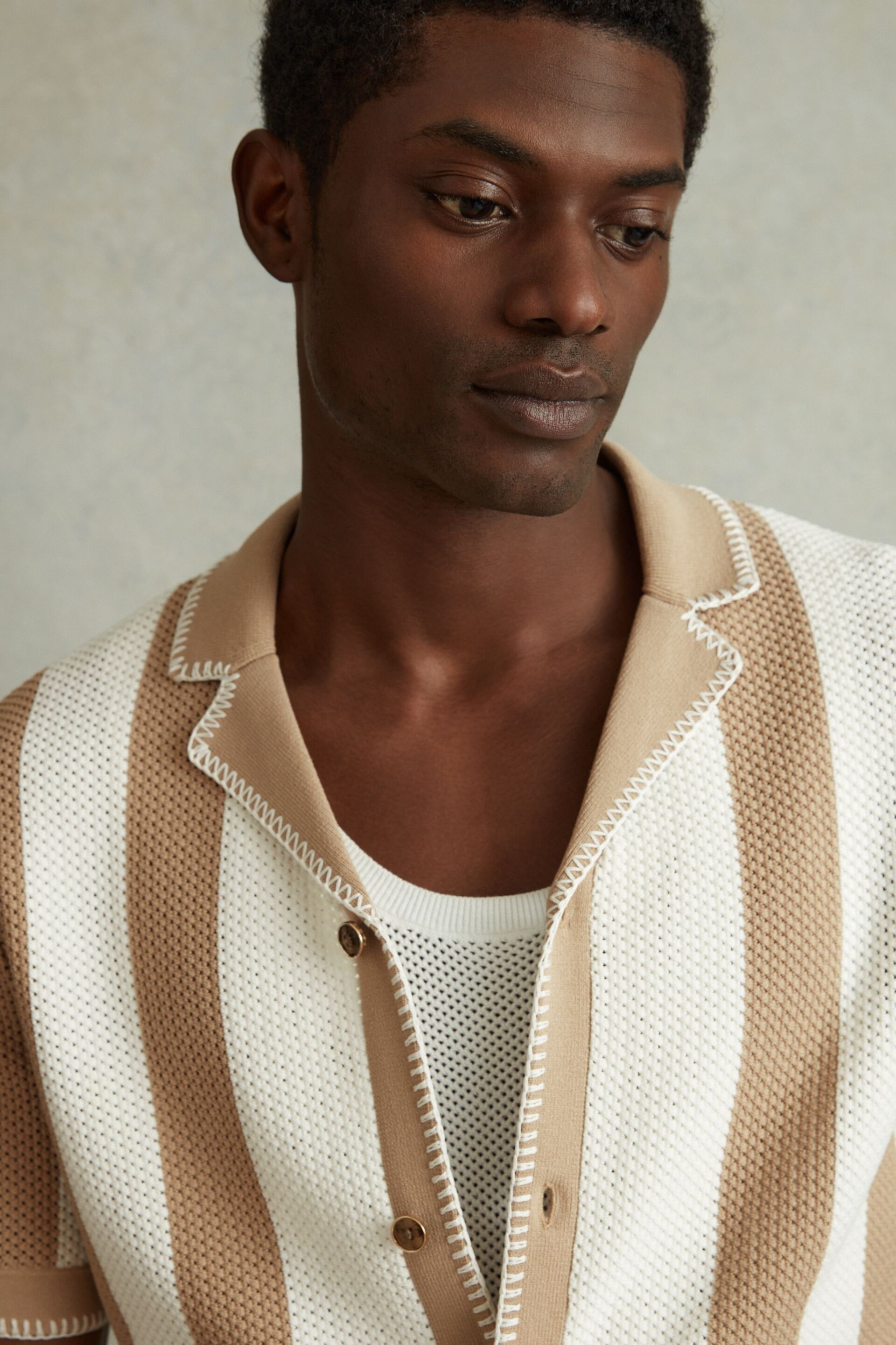 Reiss Stone/Optic White Naxos Knitted Cuban Collar Shirt - Image 3 of 5