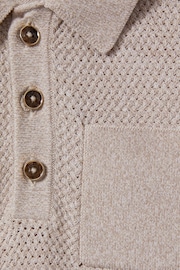 Reiss Oatmeal Melange Demetri Senior Textured Cotton Polo Shirt - Image 4 of 4