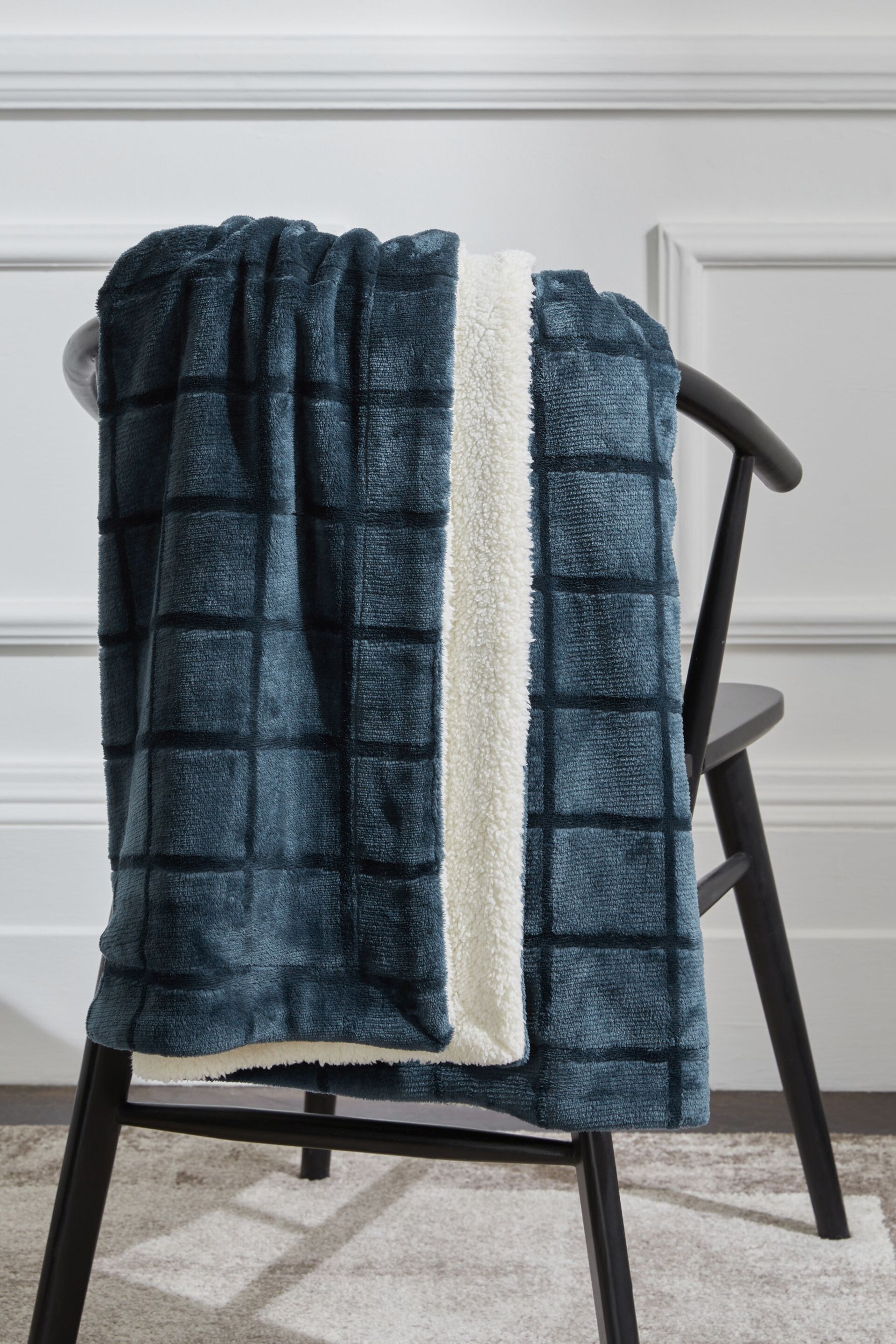 Navy Blue Cosy Sherpa Fleece Grid Throw - Image 2 of 4