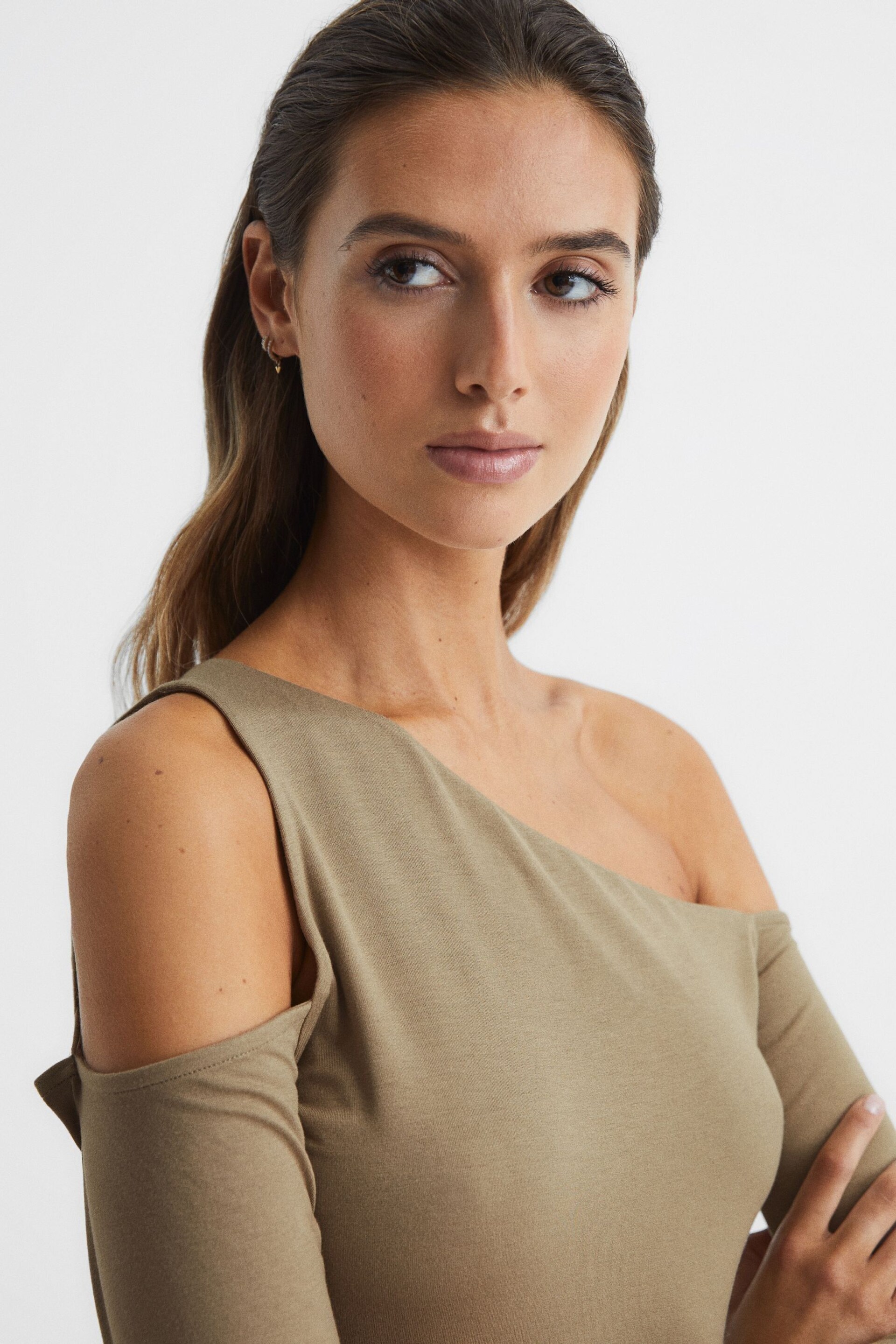 Reiss Khaki Rosie Asymmetric Off Shoulder Top - Image 4 of 6