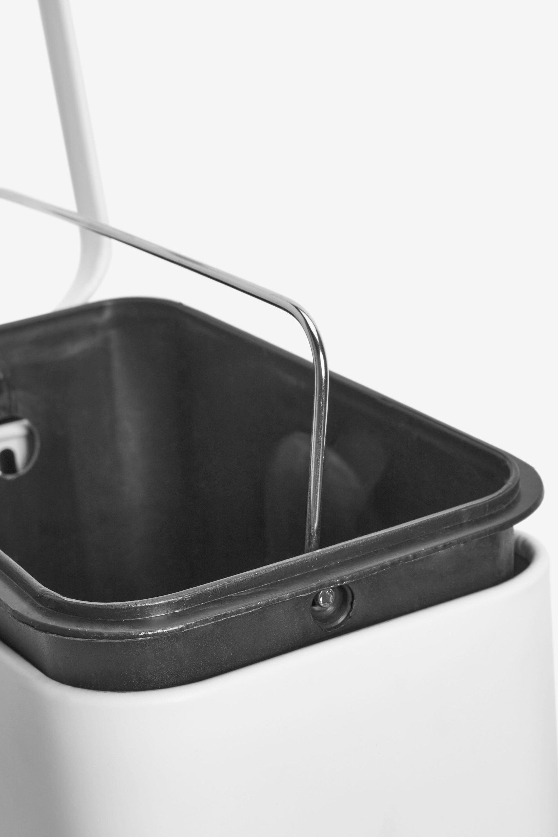 White 5L Soft-Close Pedal Bin - Image 4 of 4