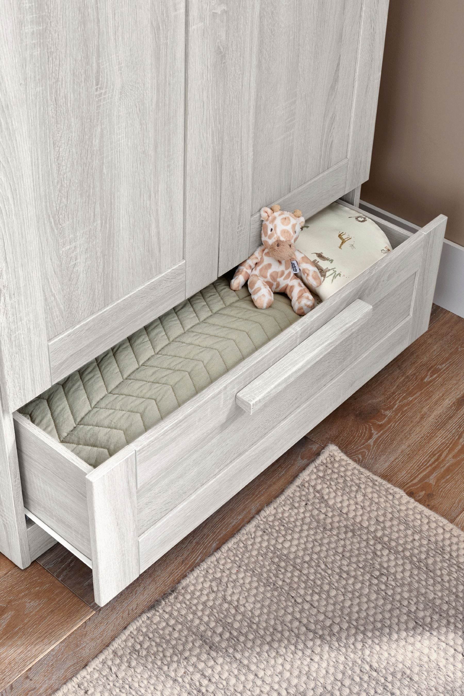 Mamas and papas atlas nimbus white new arrivals