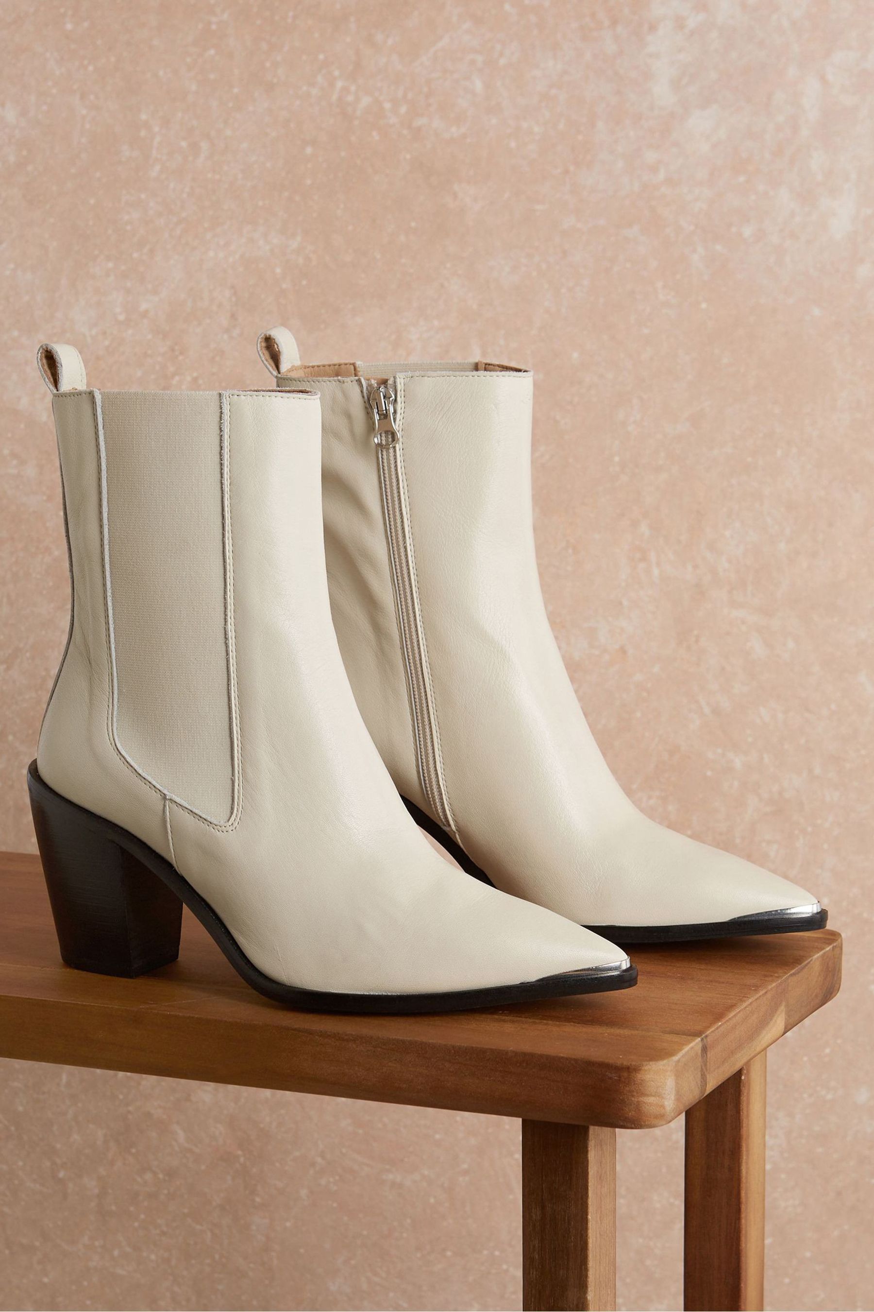 Mint cowboy boots shop
