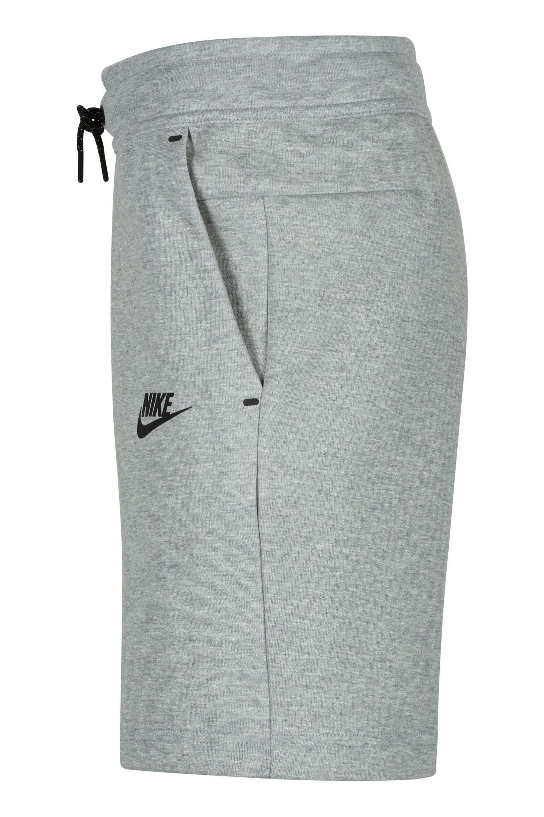 Nike fleece shorts grey 2025