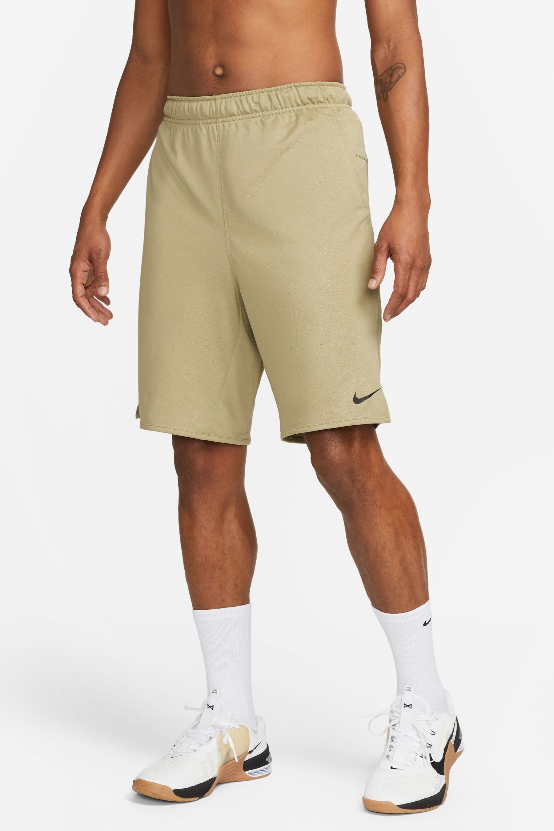 Nike shorts olive green hotsell